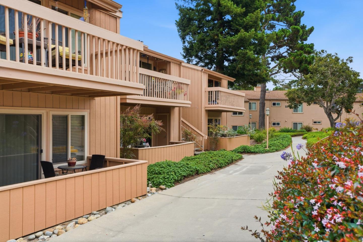 300 Glenwood CIR 174