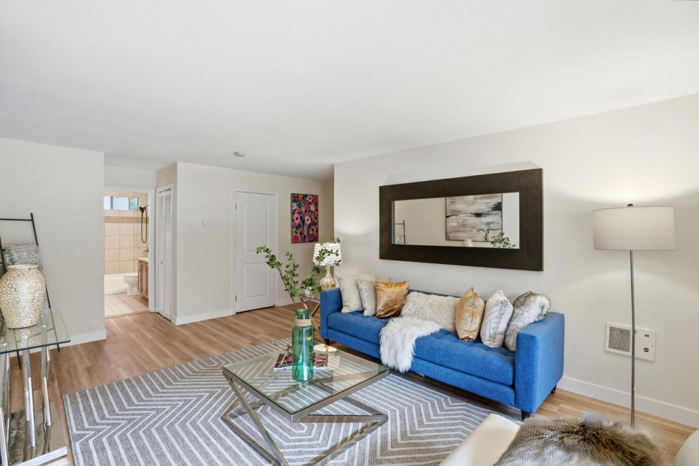 300 Glenwood CIR 174