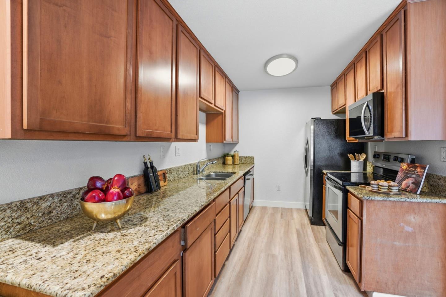300 Glenwood CIR 174