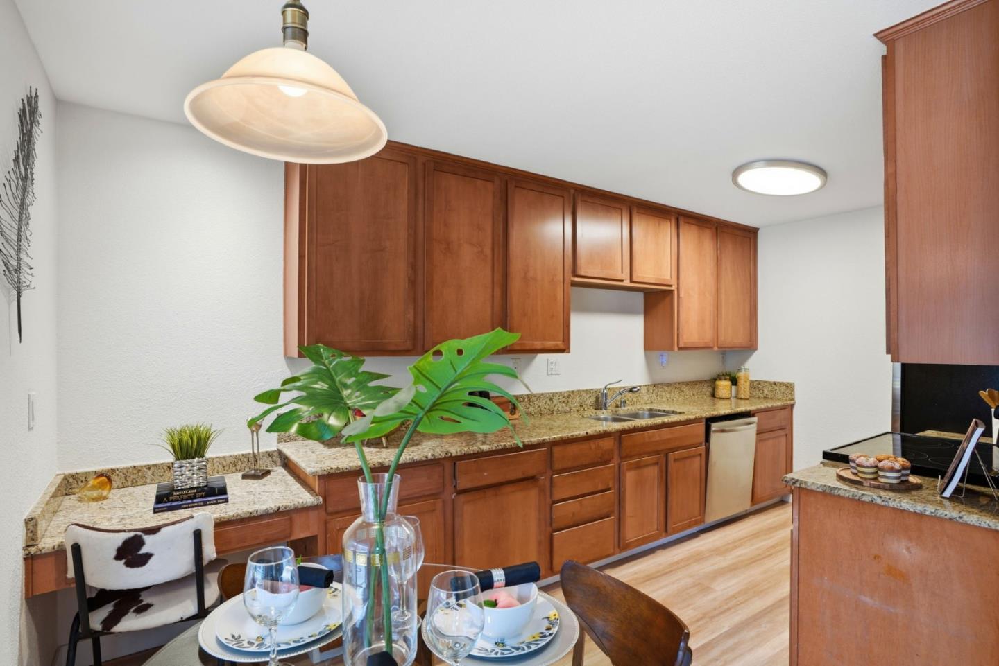 300 Glenwood CIR 174