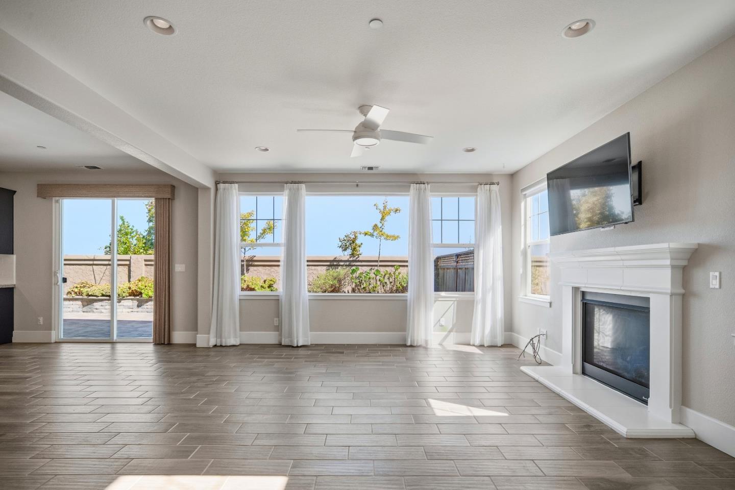 18551 McClellan CIR