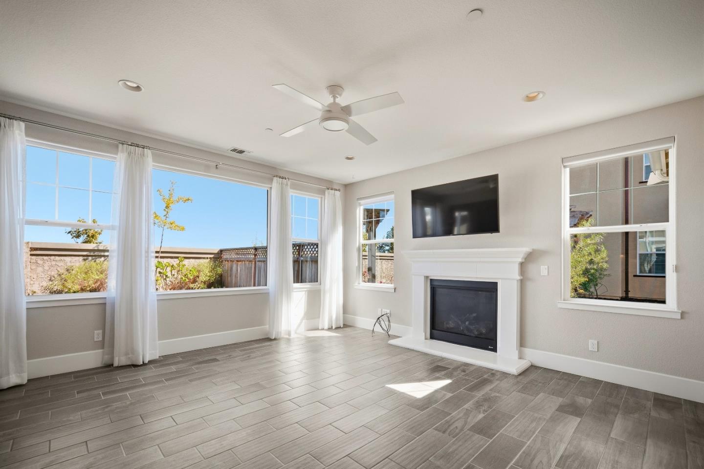 18551 McClellan CIR