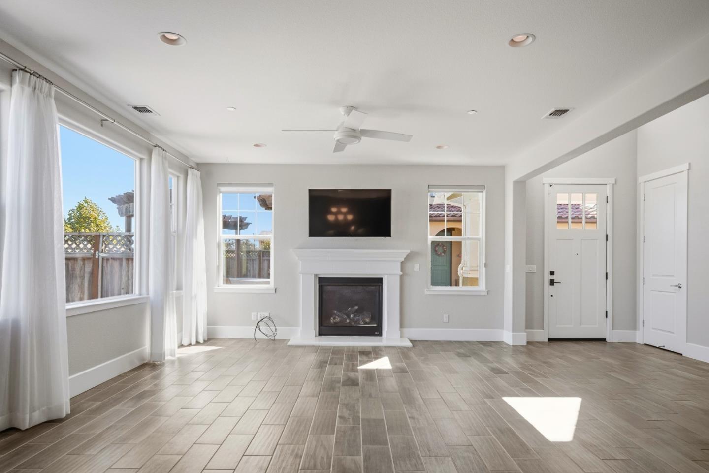 18551 McClellan CIR