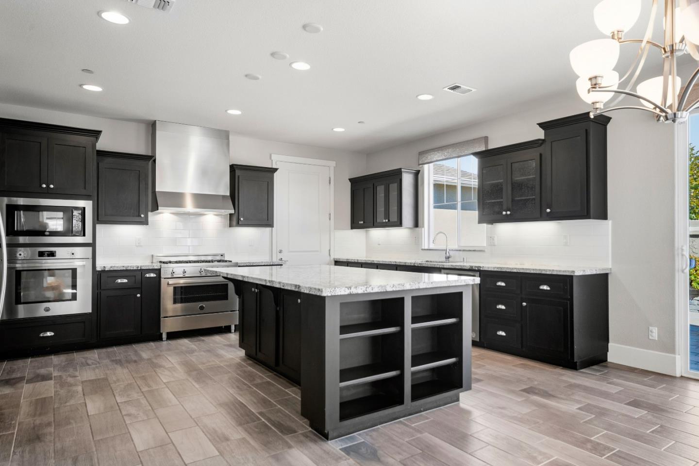 18551 McClellan CIR