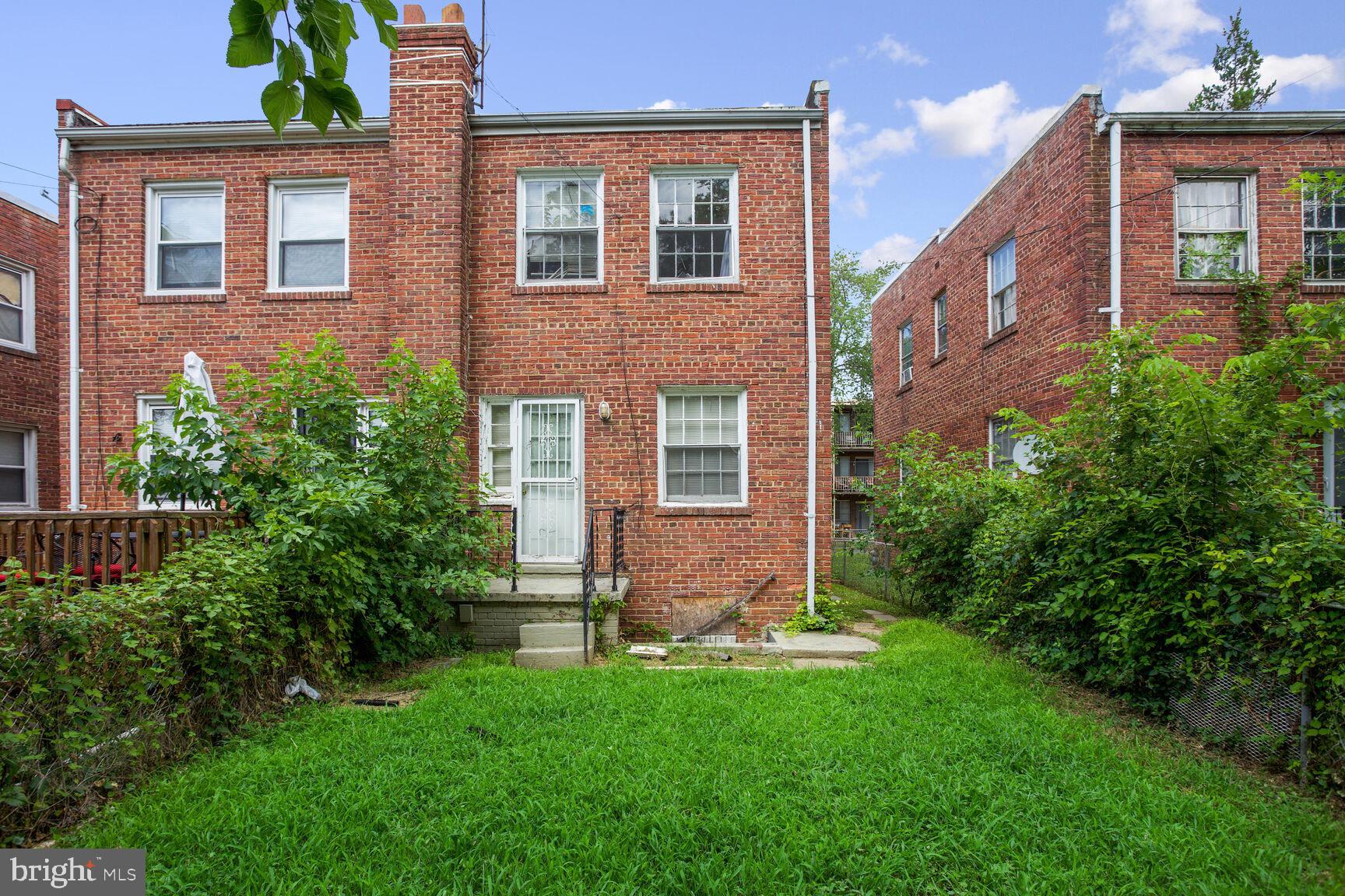 3329 Dubois Pl SE