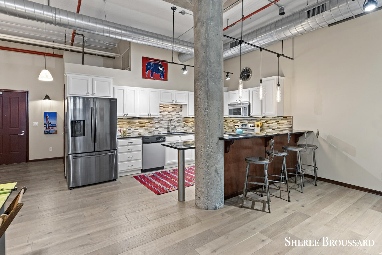 801 Broadway Avenue NW, 447