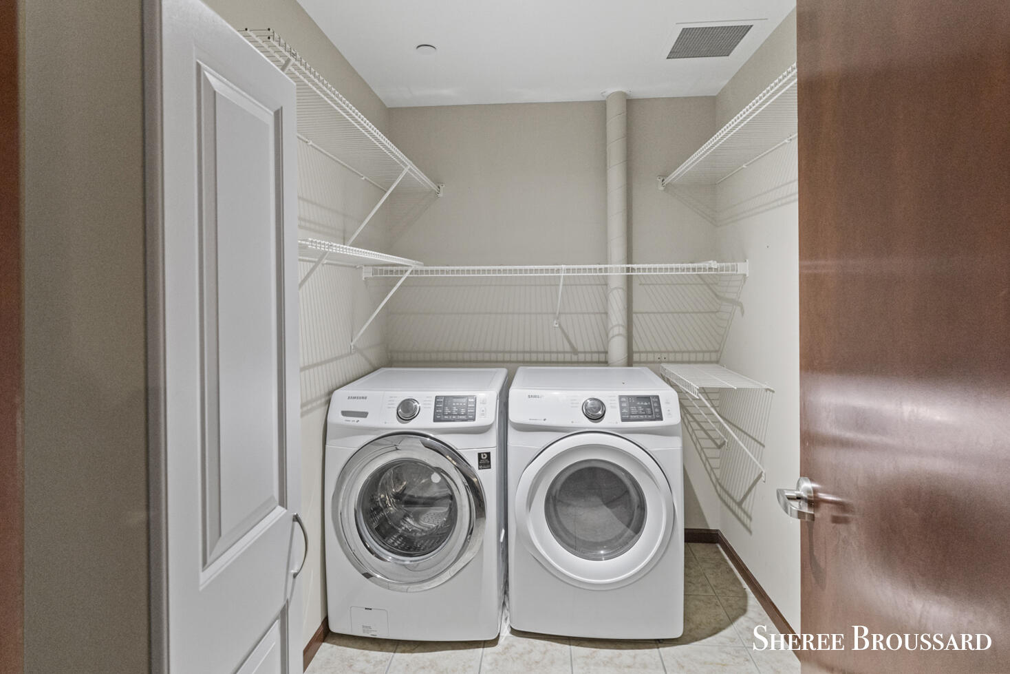 801 Broadway Avenue NW, 447