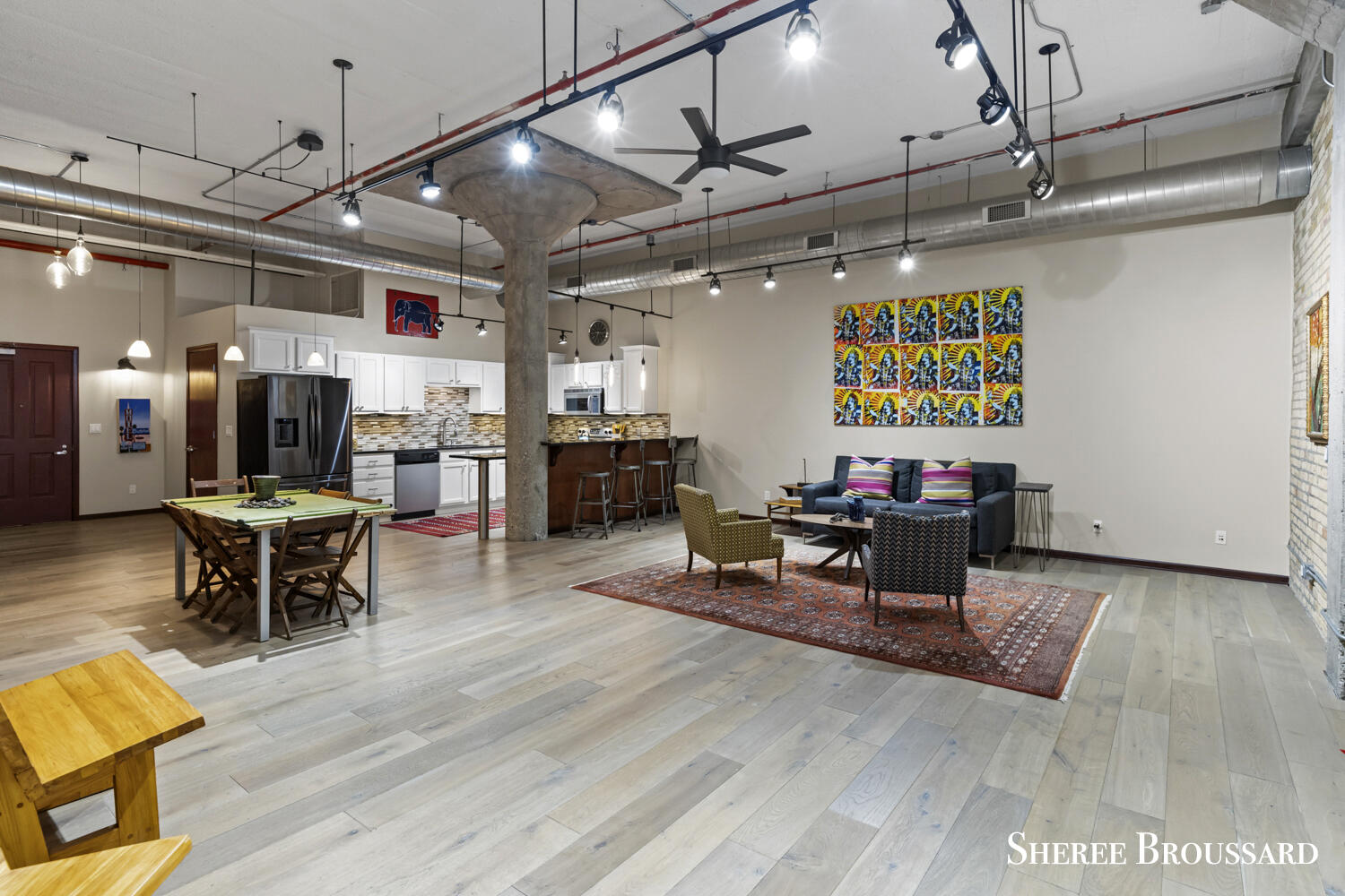 801 Broadway Avenue NW, 447