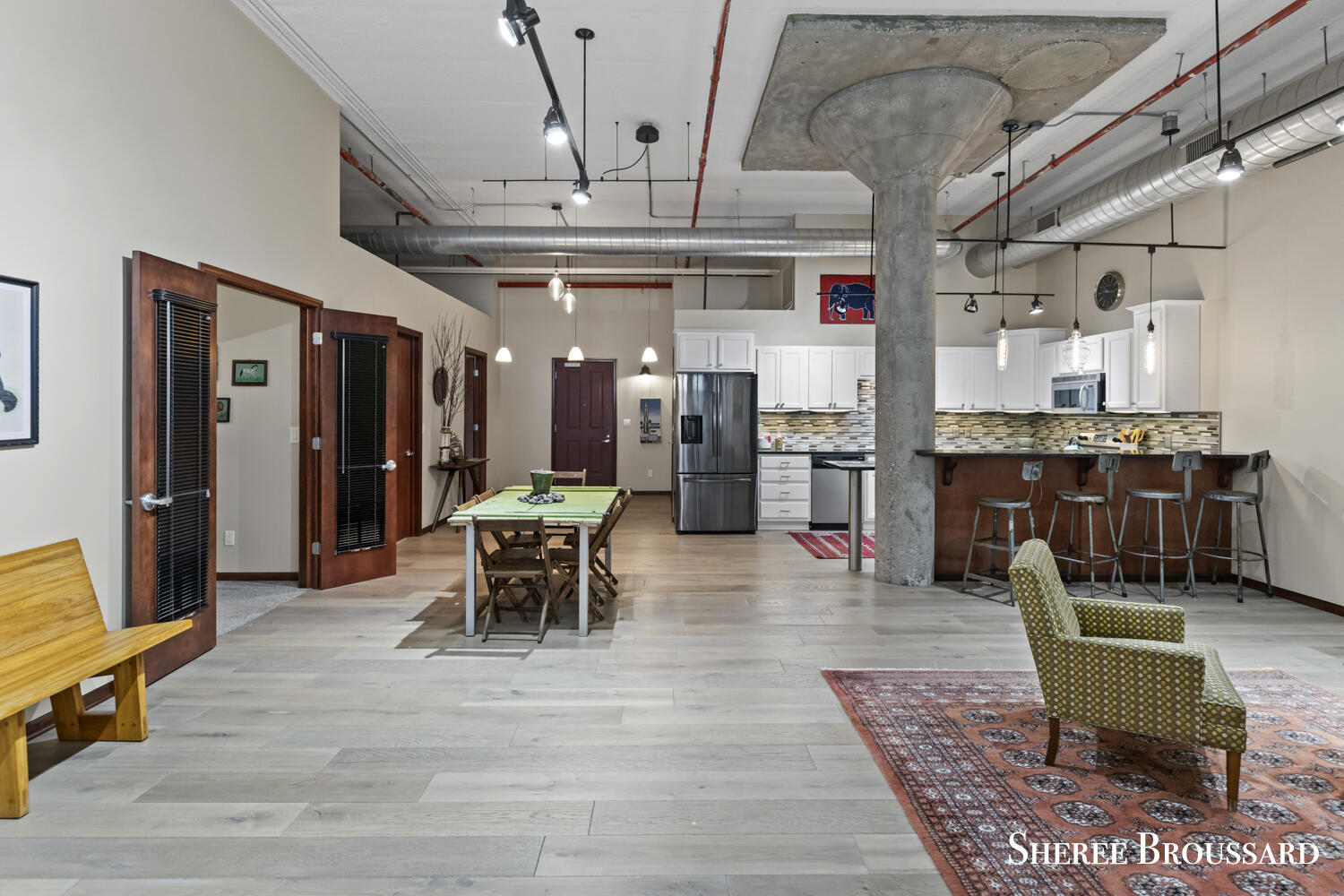 801 Broadway Avenue NW, 447