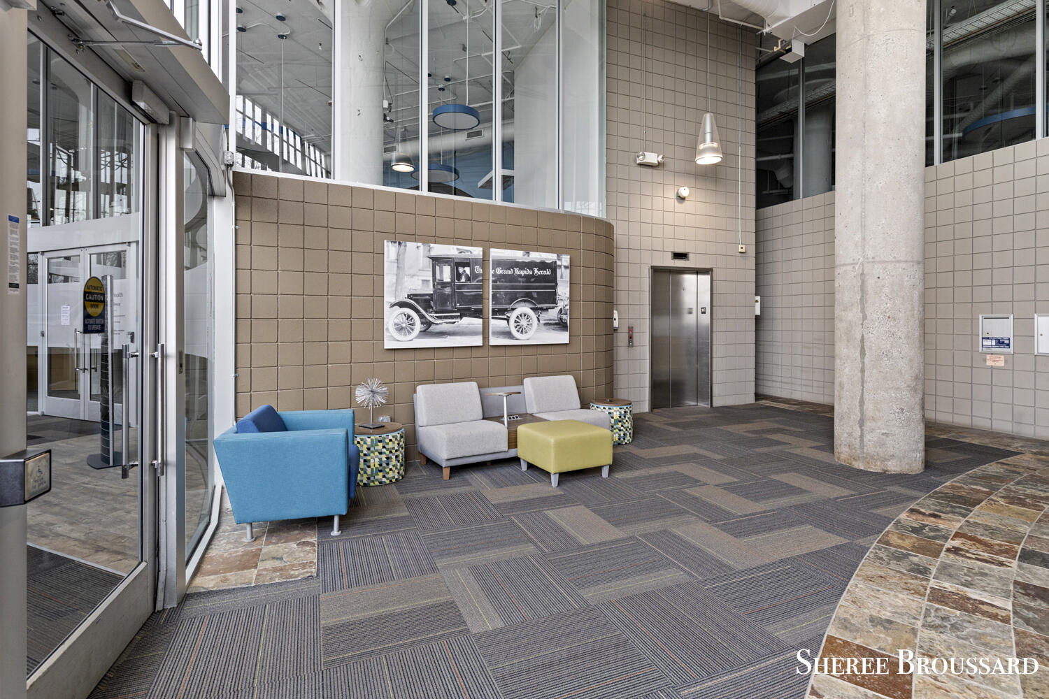 801 Broadway Avenue NW, 447