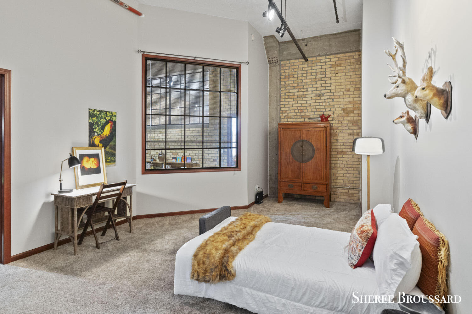 801 Broadway Avenue NW, 447