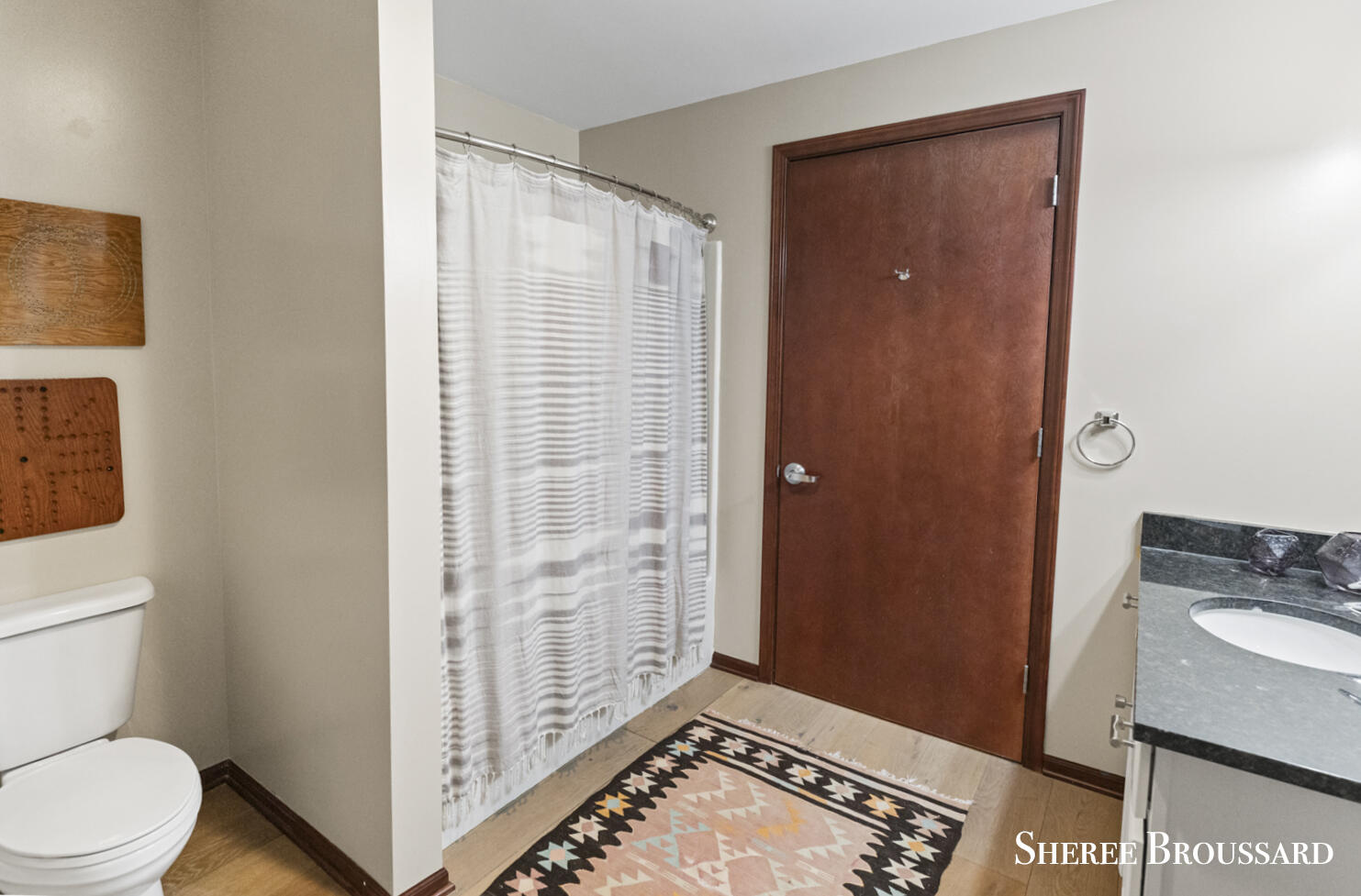 801 Broadway Avenue NW, 447