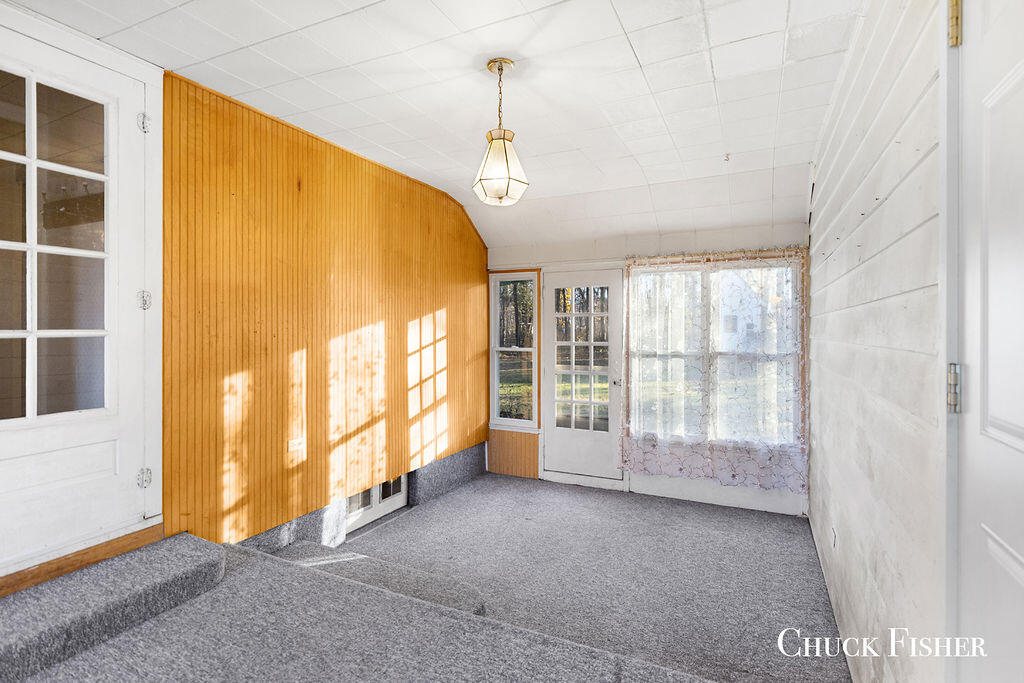 137 N Division Avenue