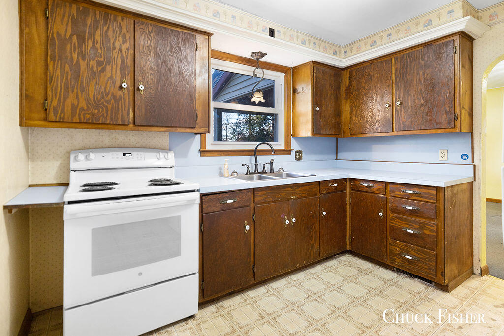 137 N Division Avenue
