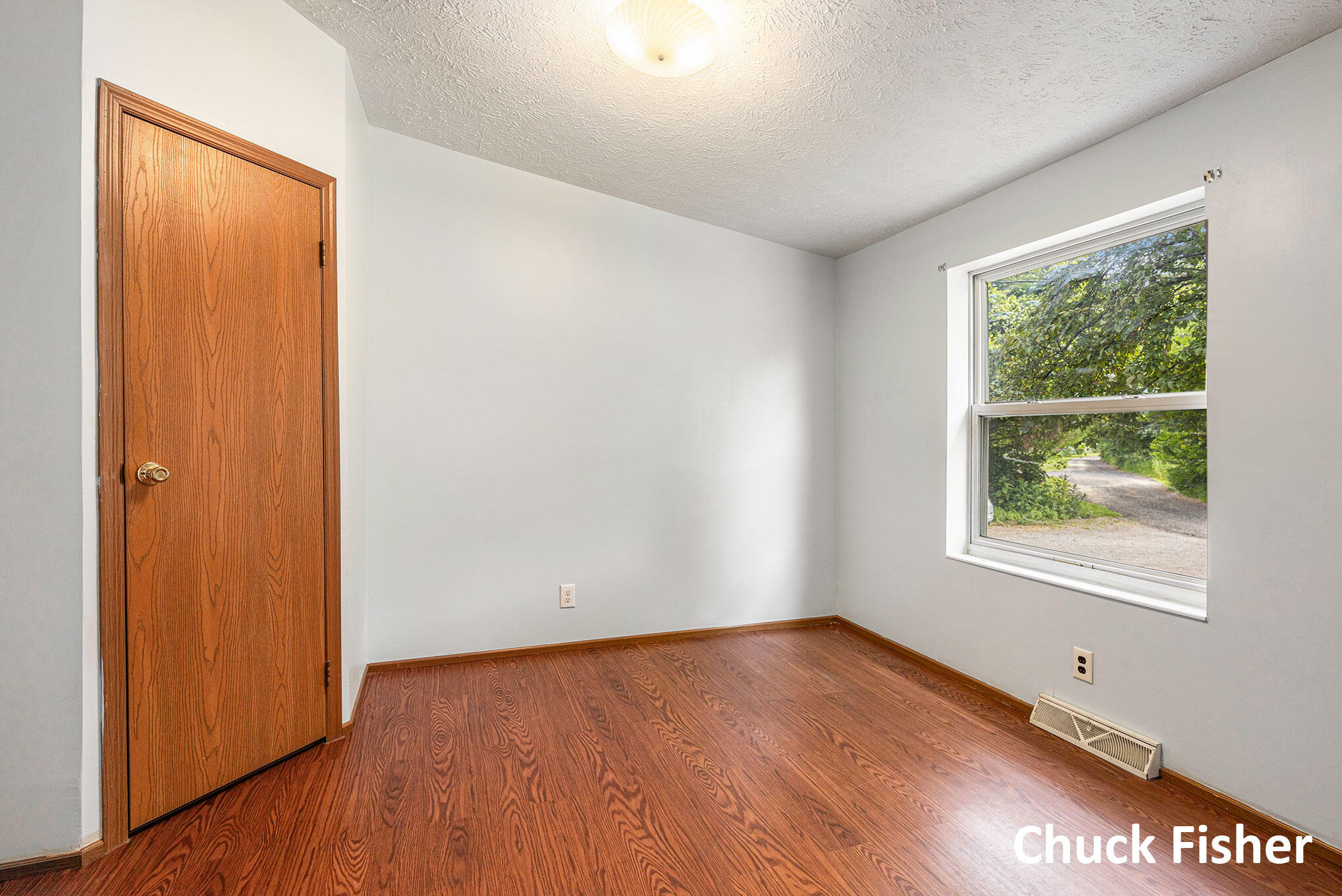 7922 Lake Creek