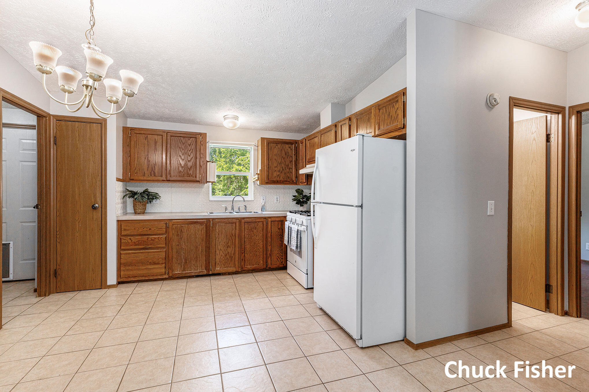 7922 Lake Creek
