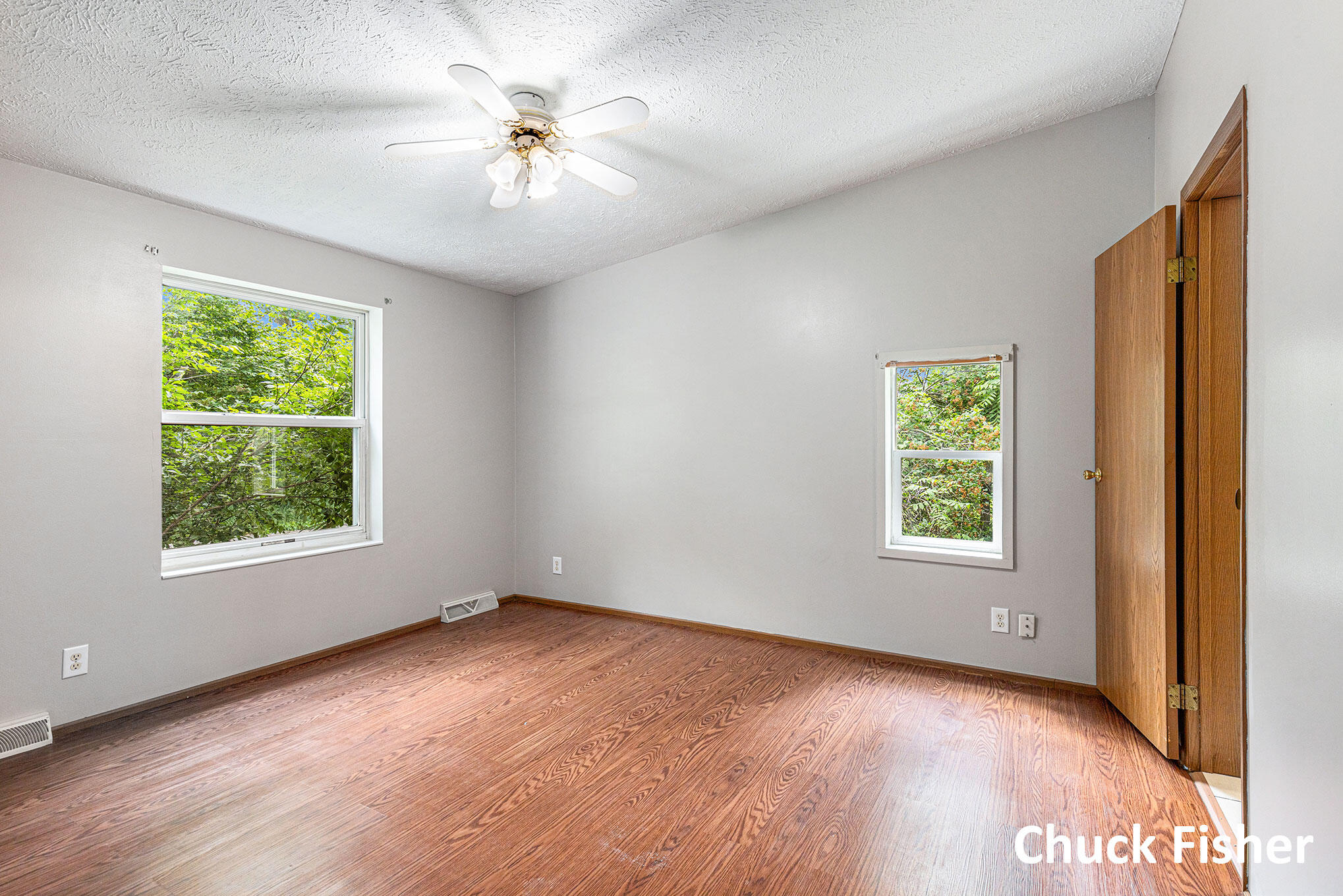 7922 Lake Creek