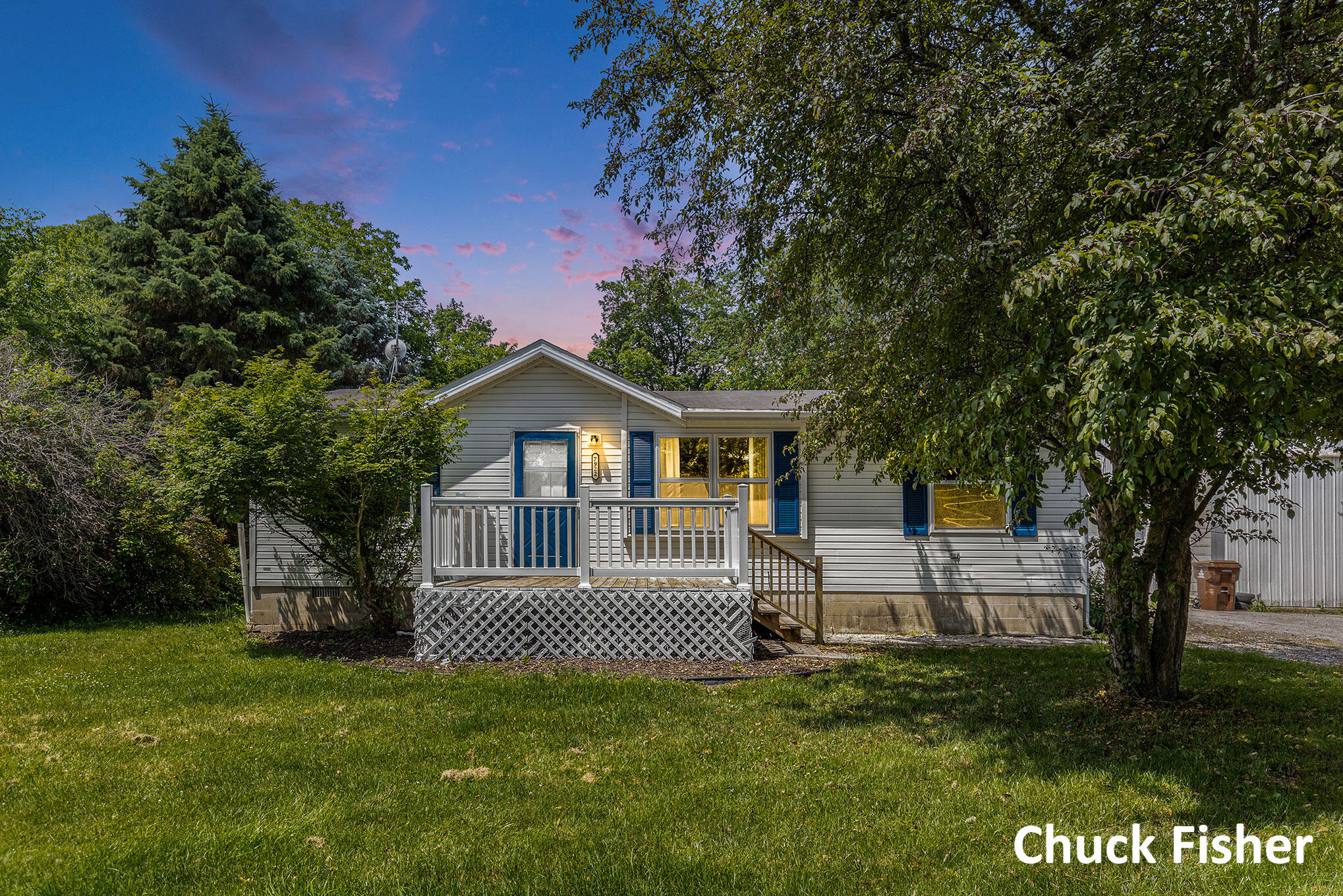 7922 Lake Creek