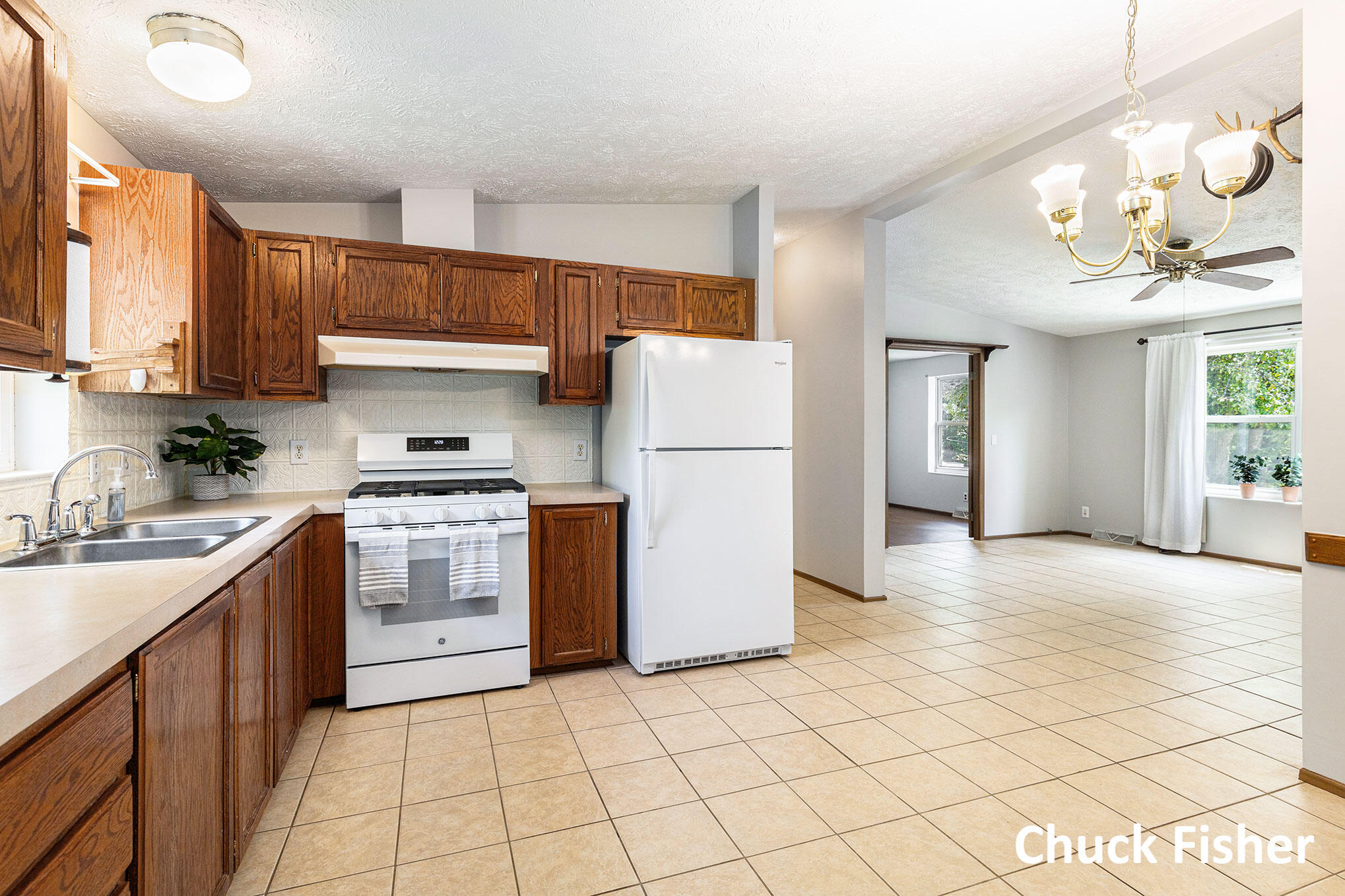 7922 Lake Creek