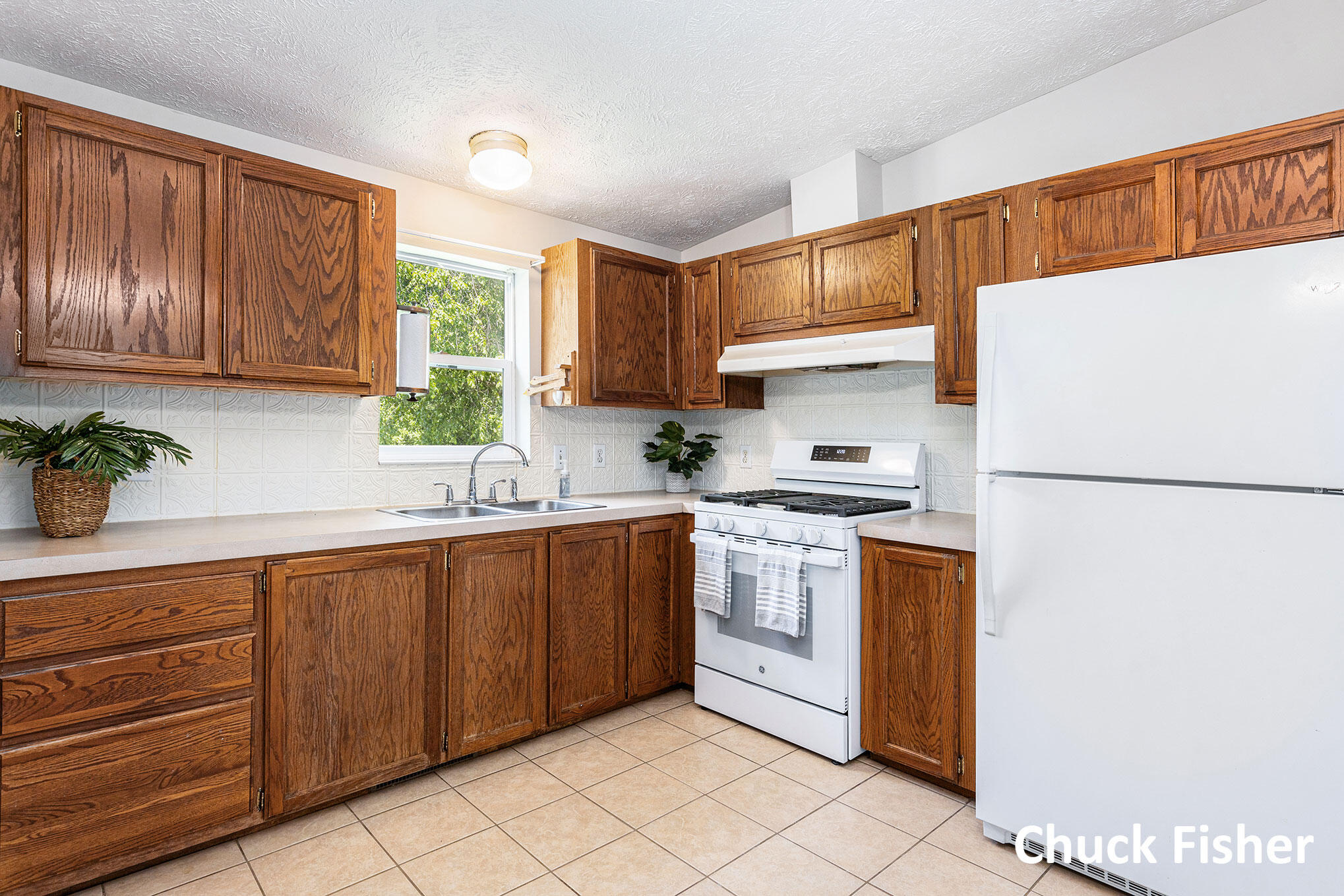 7922 Lake Creek
