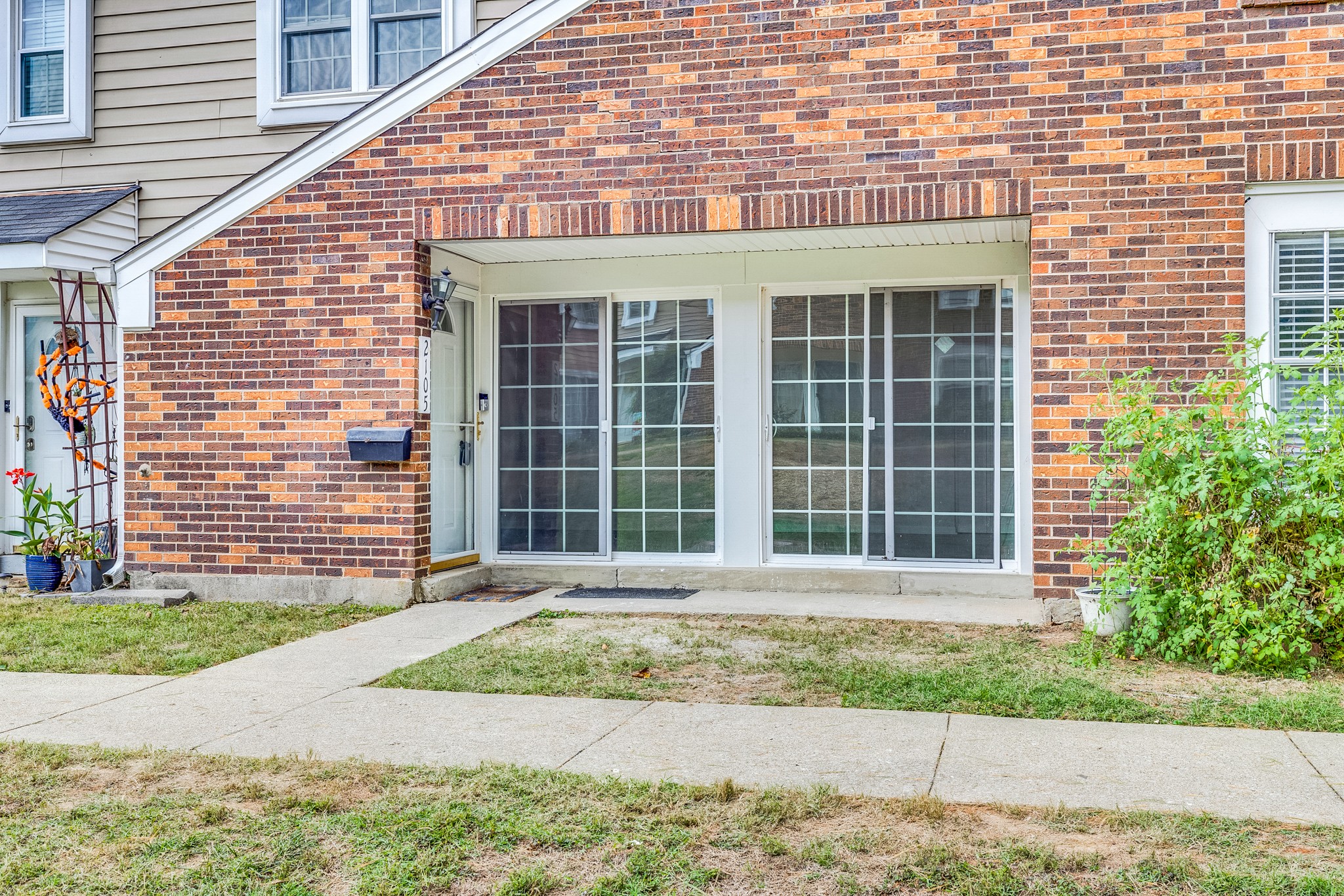 2105 Granville Rd