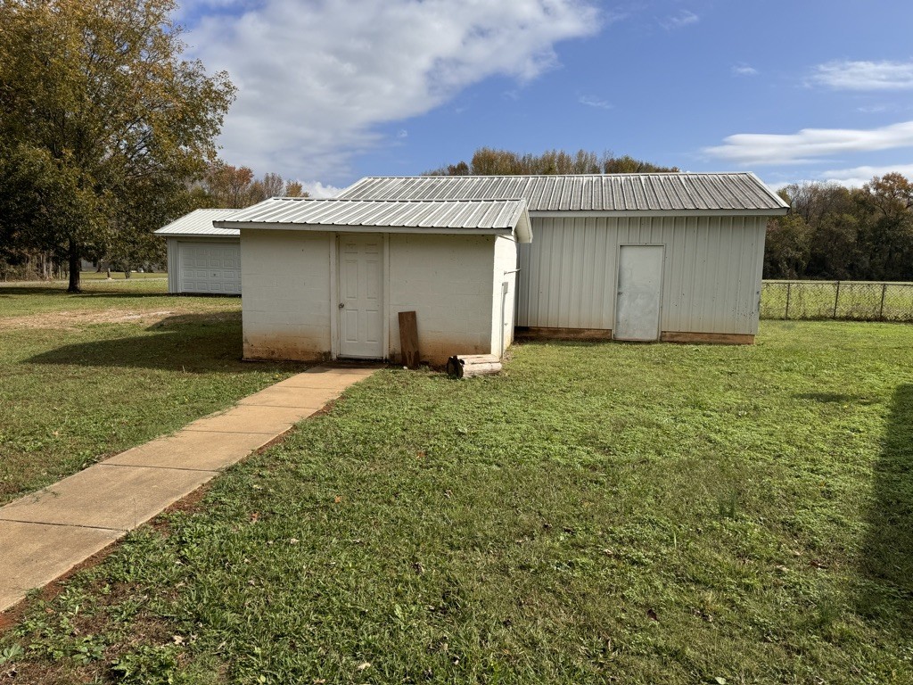 1304 Oak Grove Rd