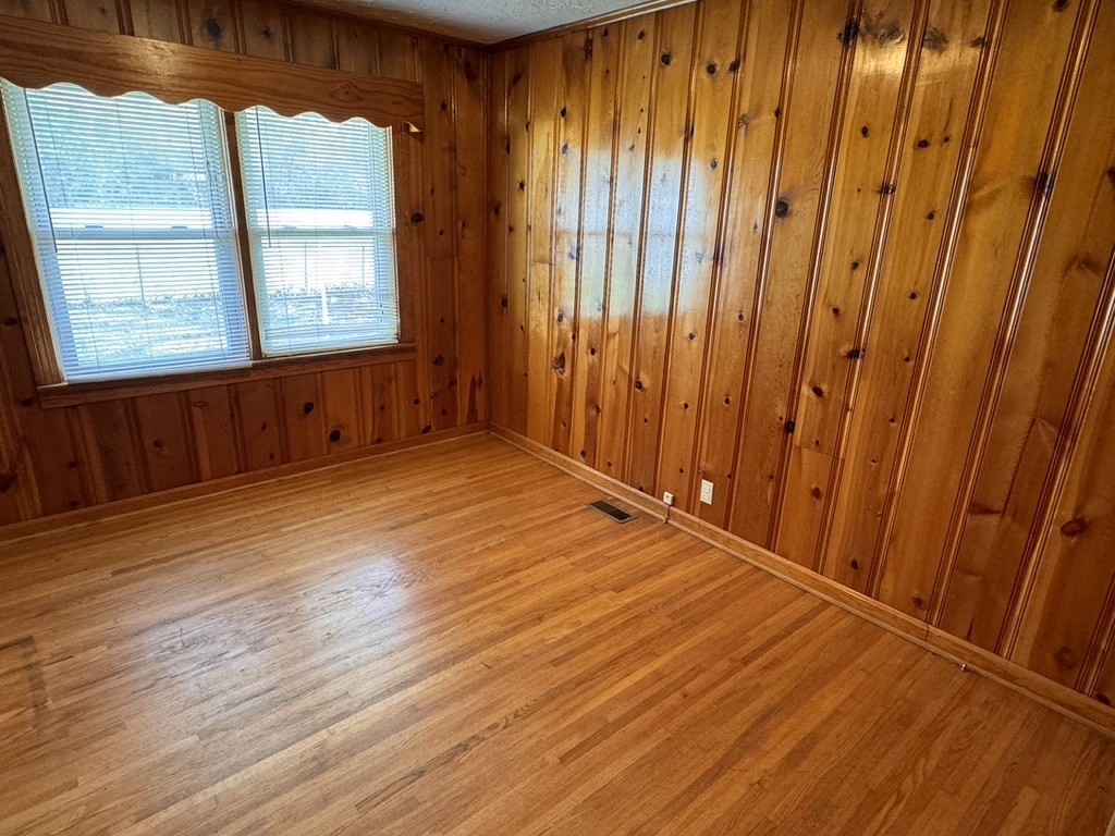 1304 Oak Grove Rd