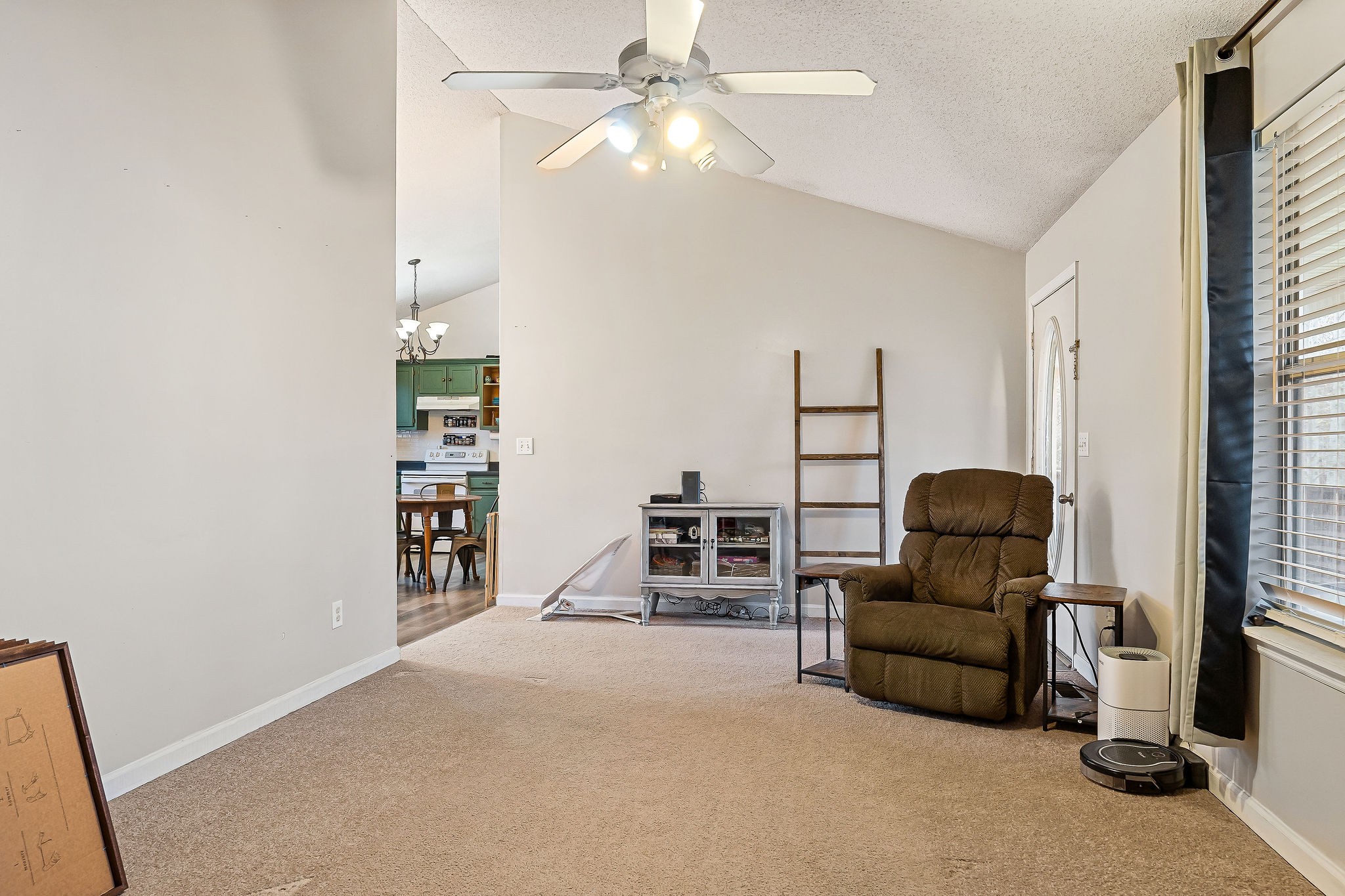 115 Windy Cut St
