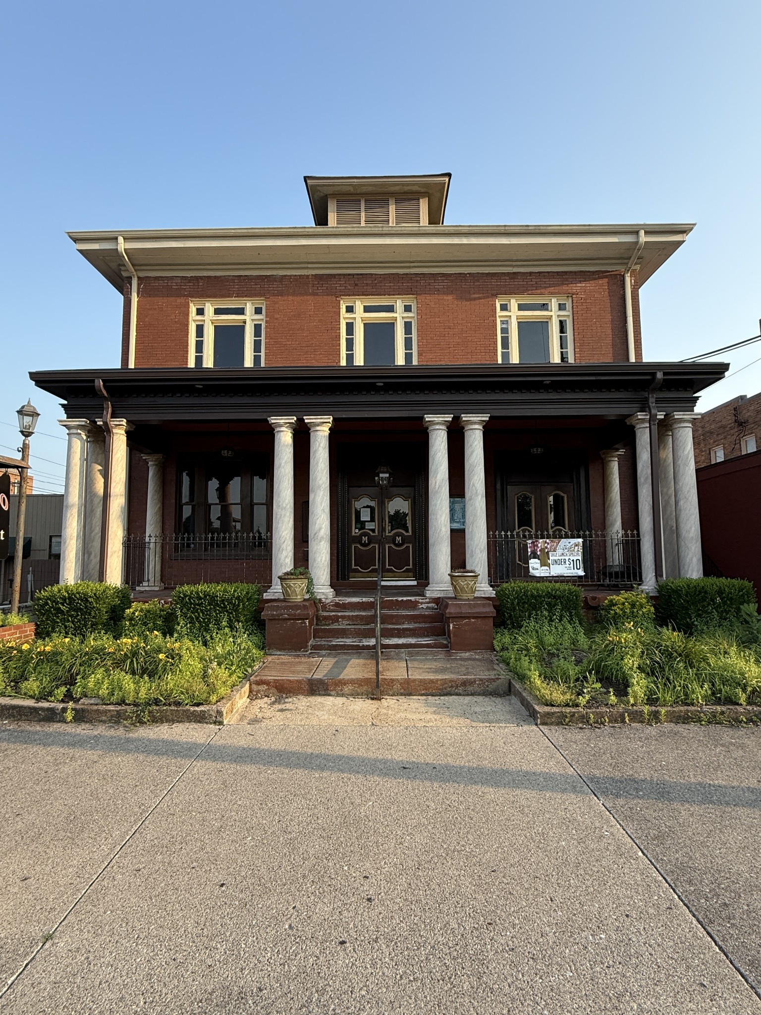 114 E College St
