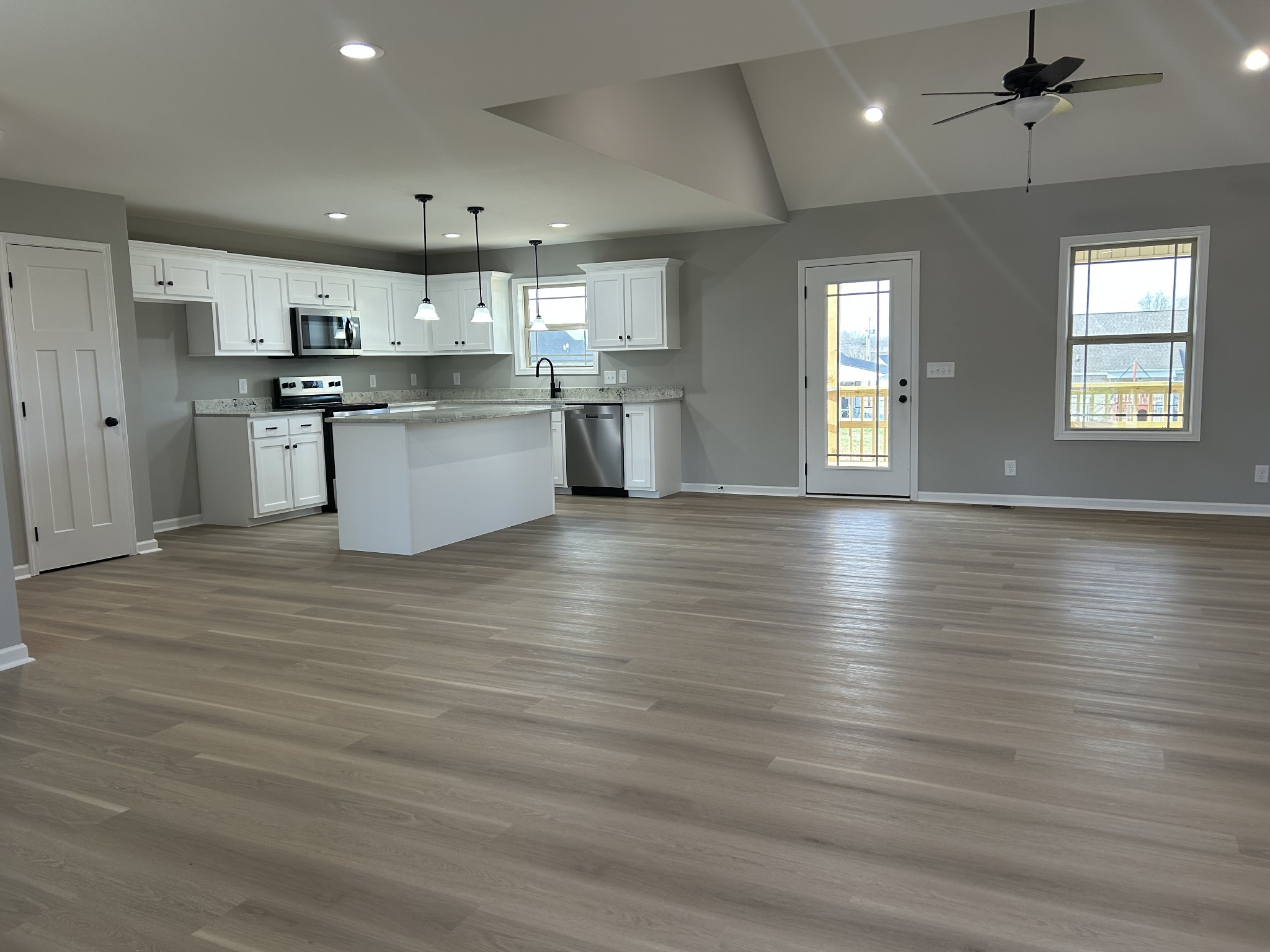 435 Randall Ln