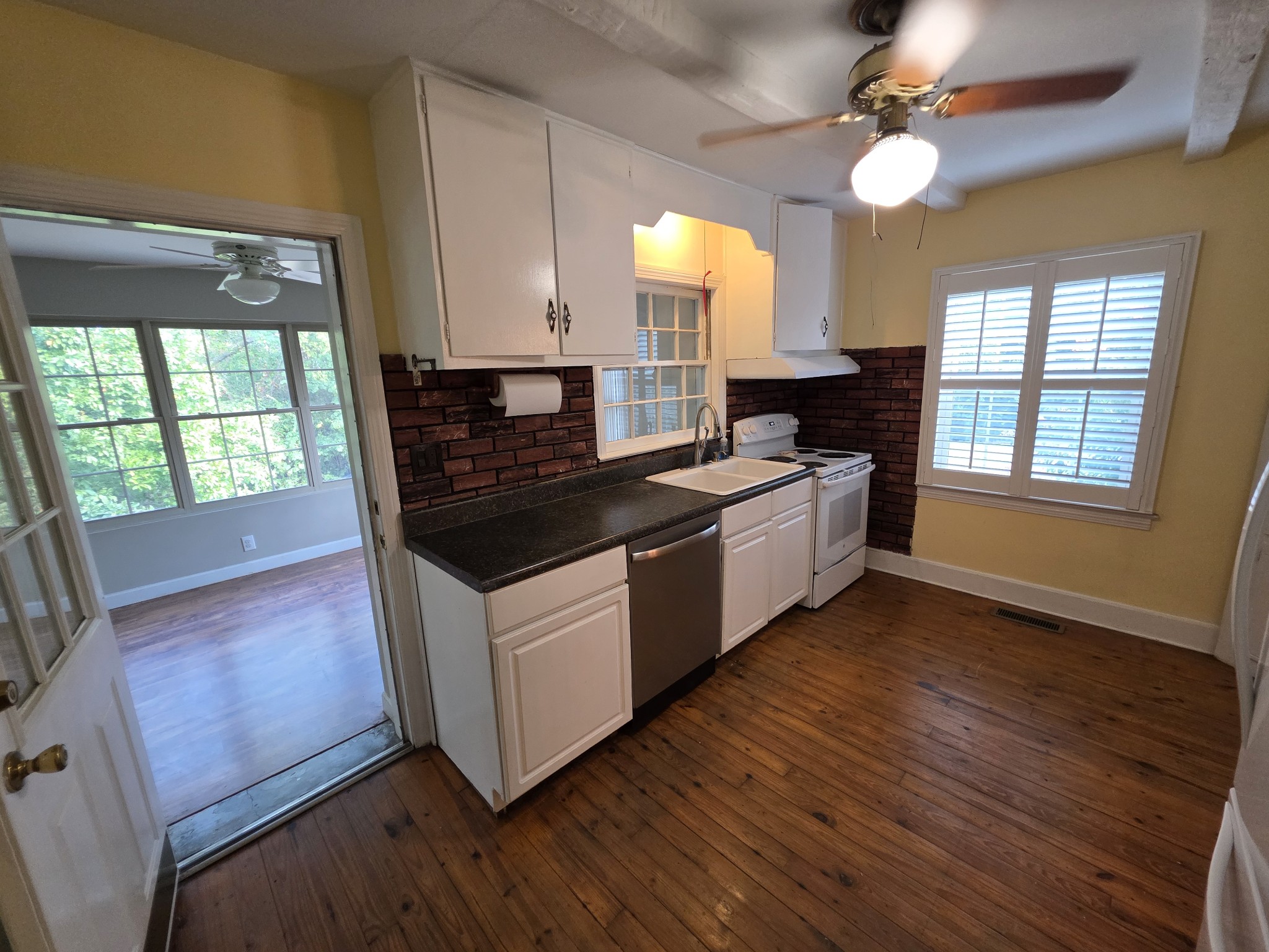 322 E Campbell Rd