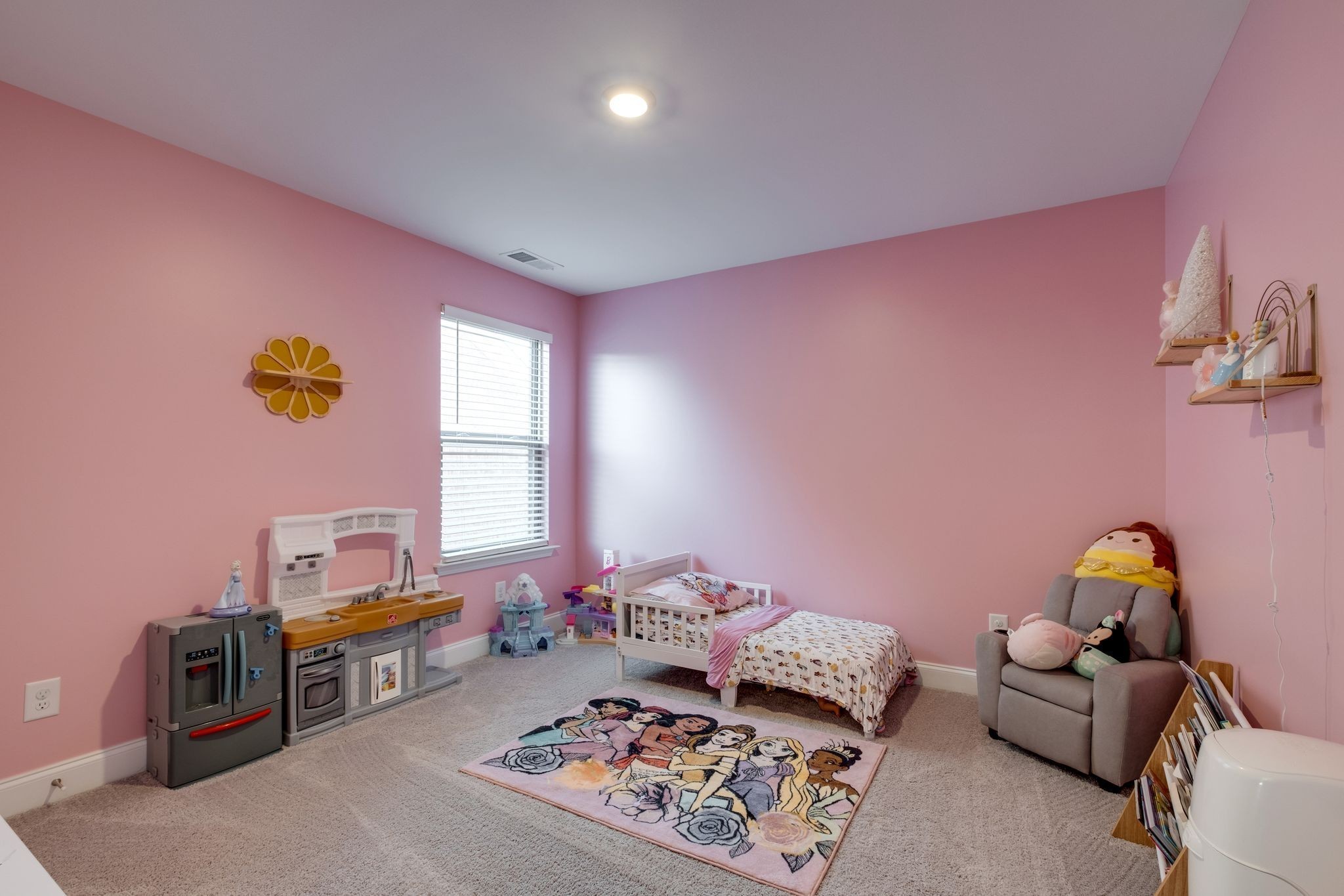 907 Nance Ln