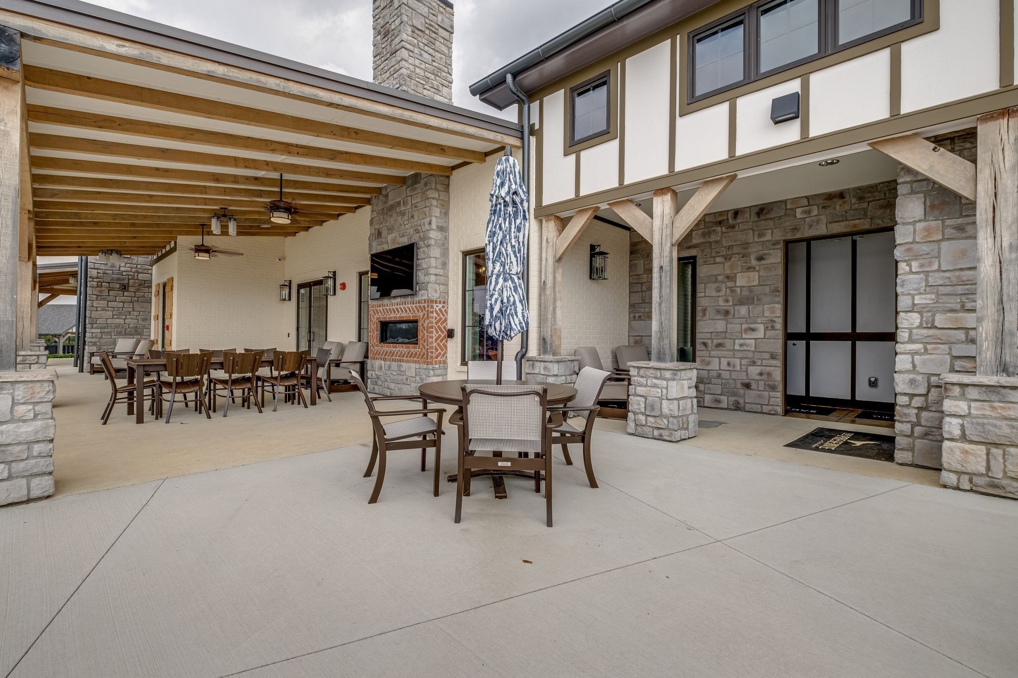 907 Nance Ln