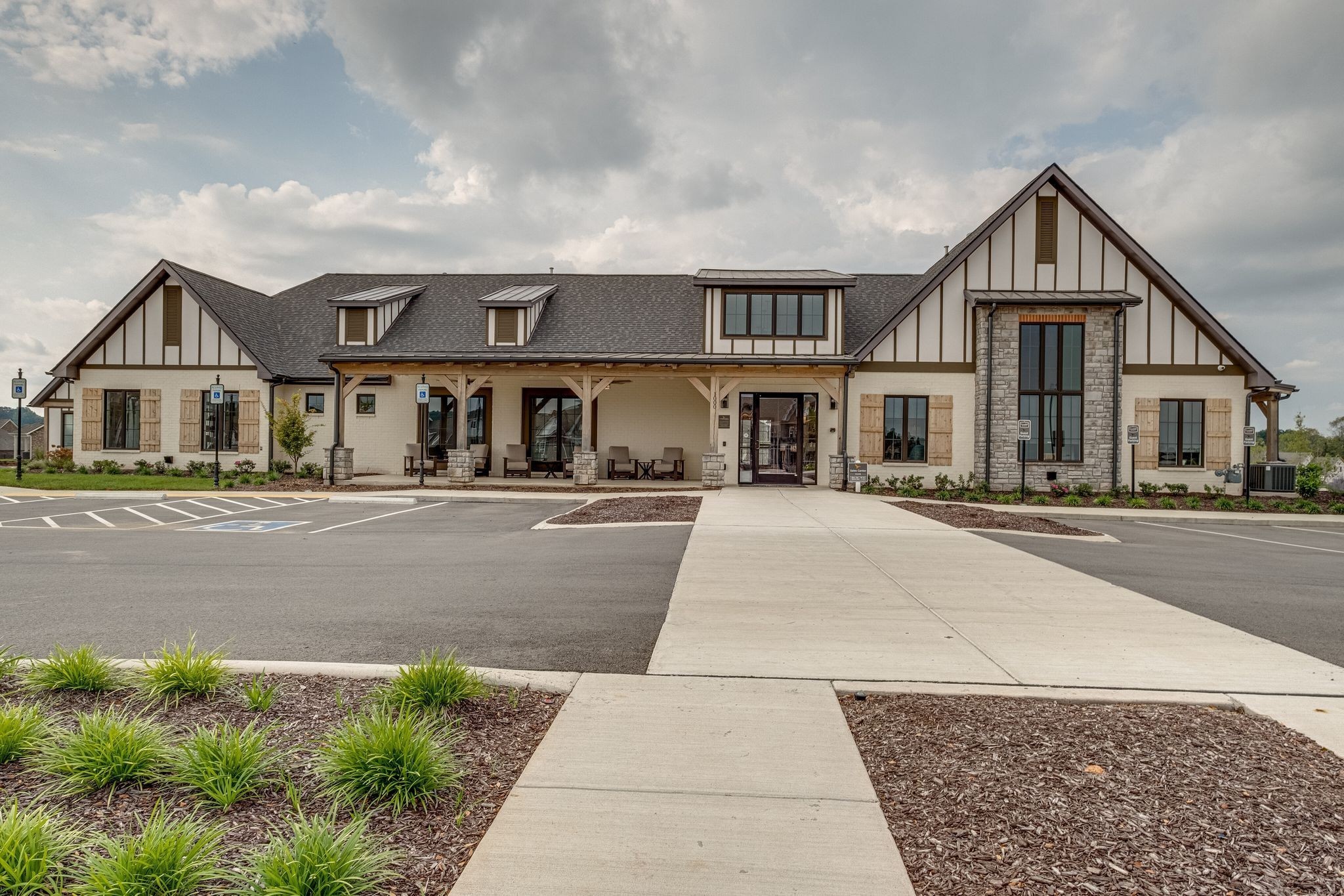 907 Nance Ln