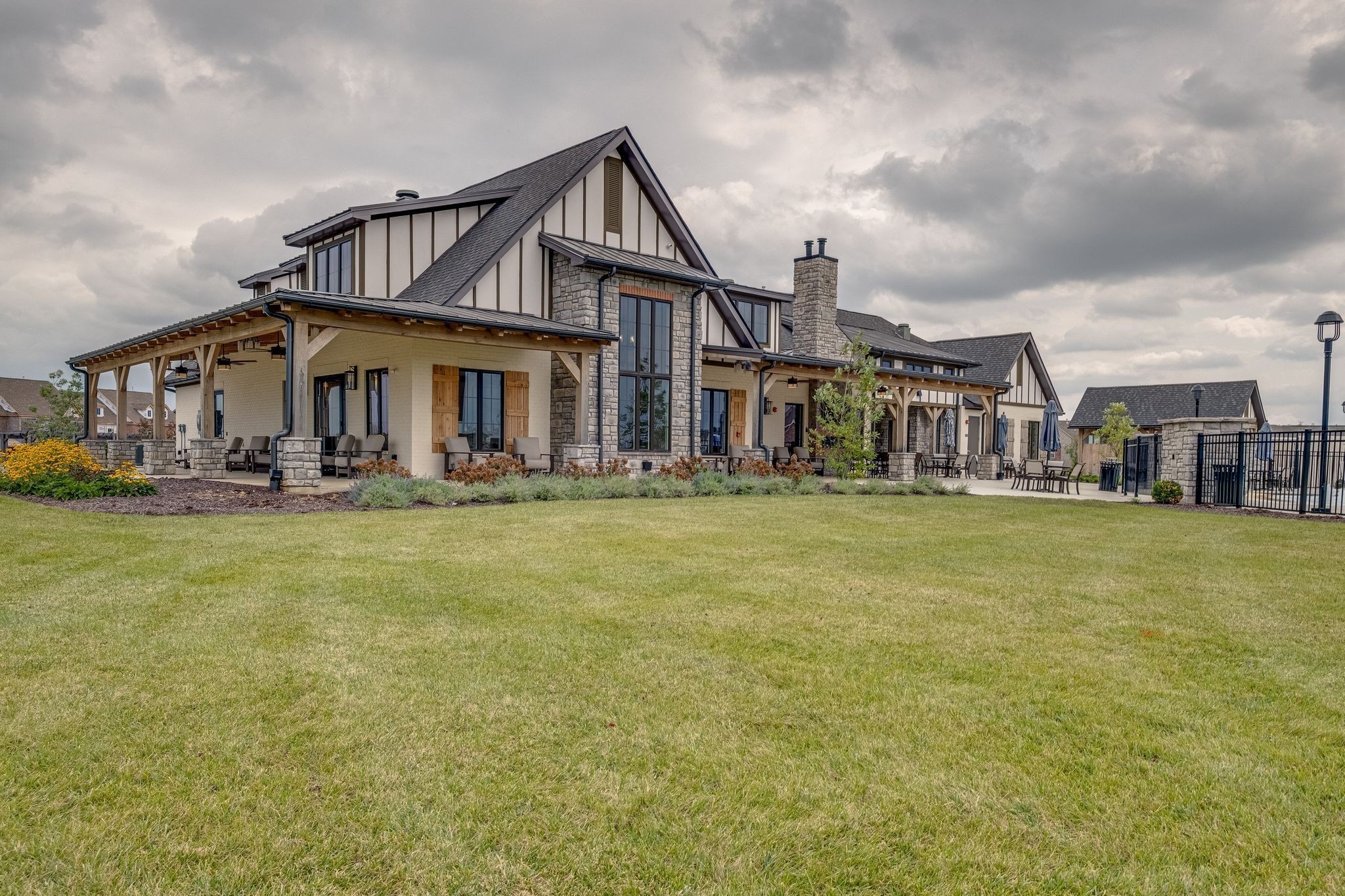 907 Nance Ln