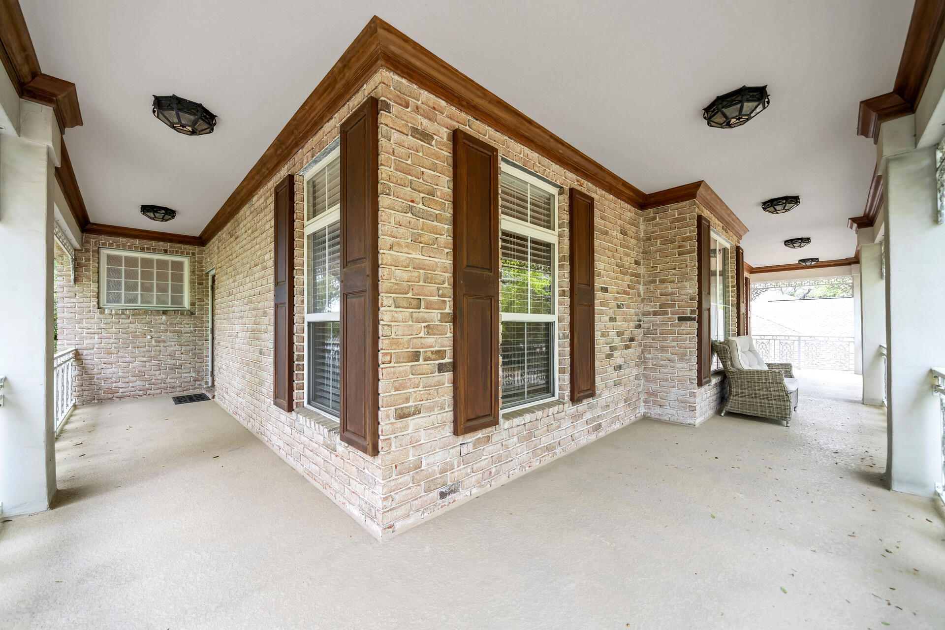 2 Plantation Oaks Drive