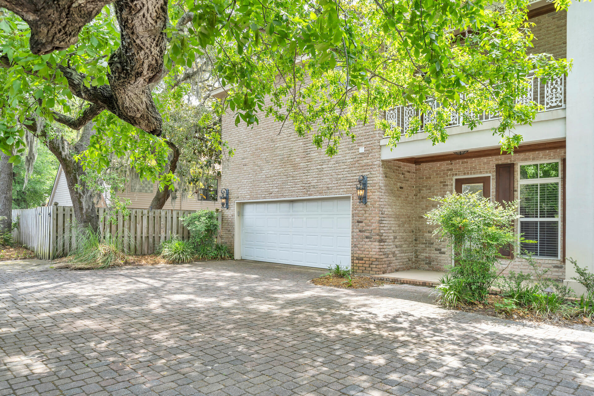 2 Plantation Oaks Drive