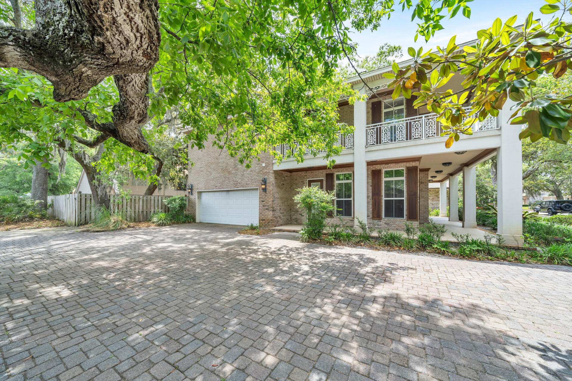 2 Plantation Oaks Drive