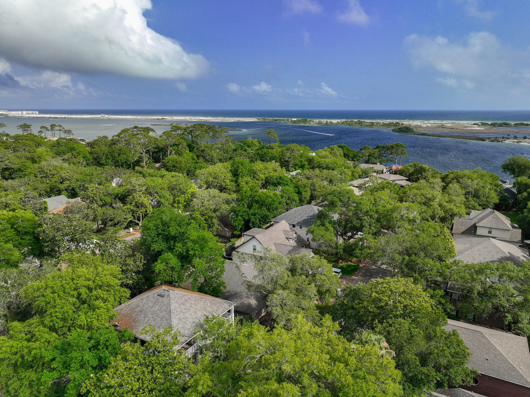 2 Plantation Oaks Drive