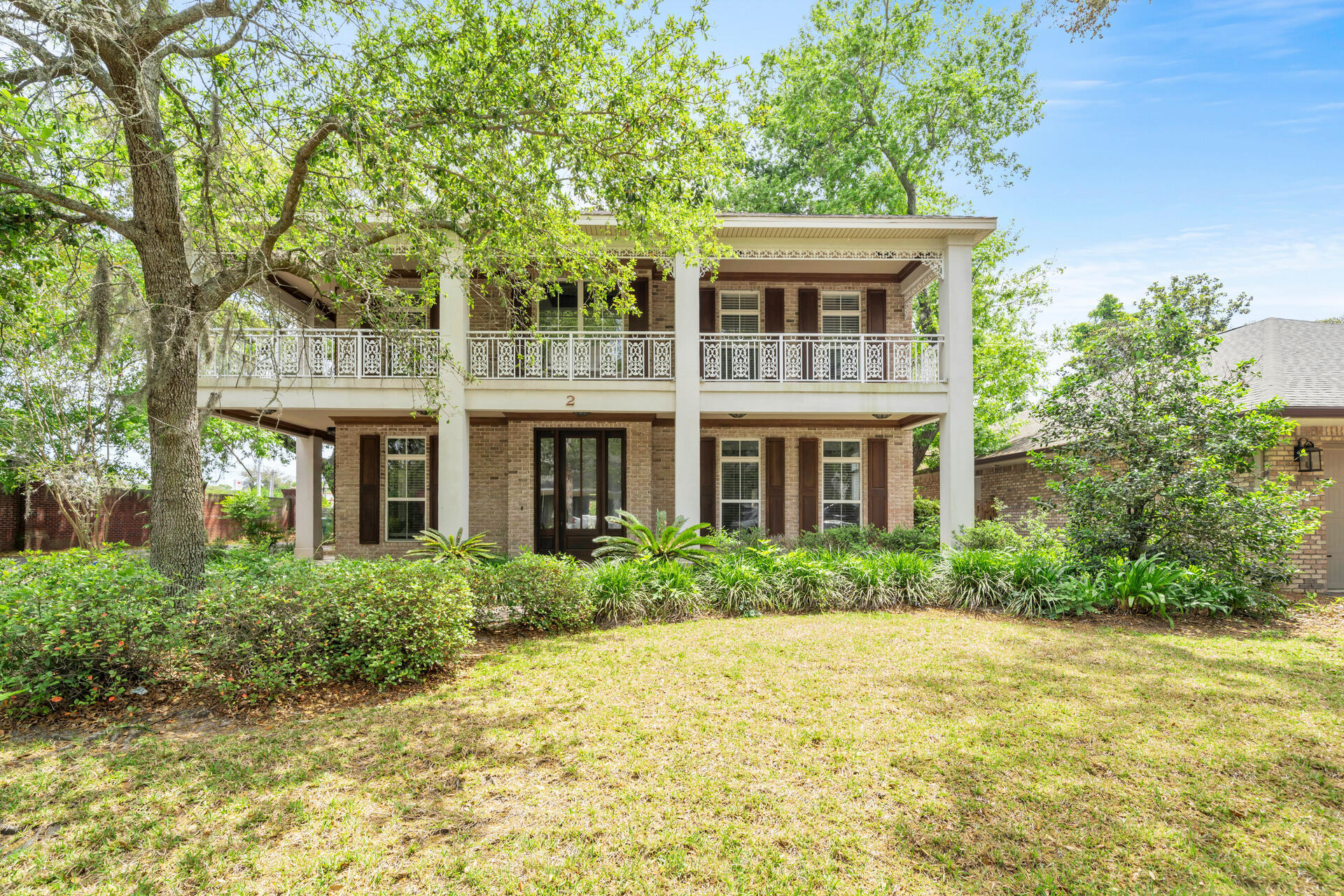 2 Plantation Oaks Drive