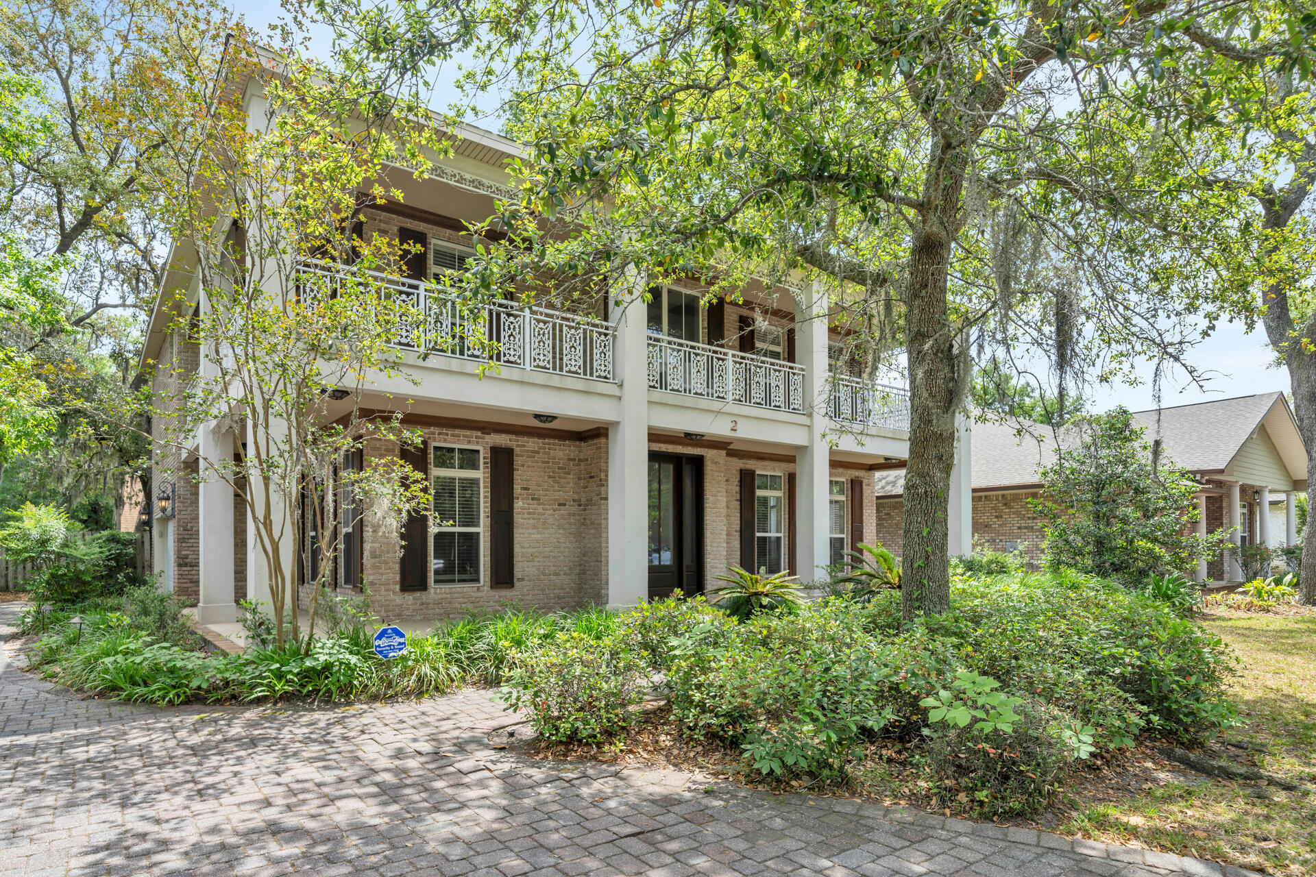 2 Plantation Oaks Drive