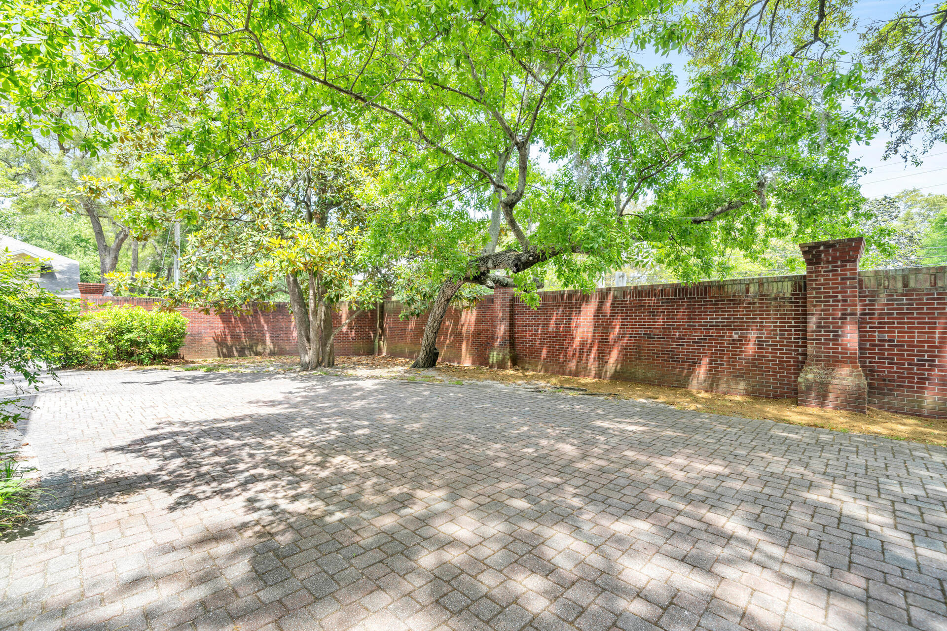2 Plantation Oaks Drive