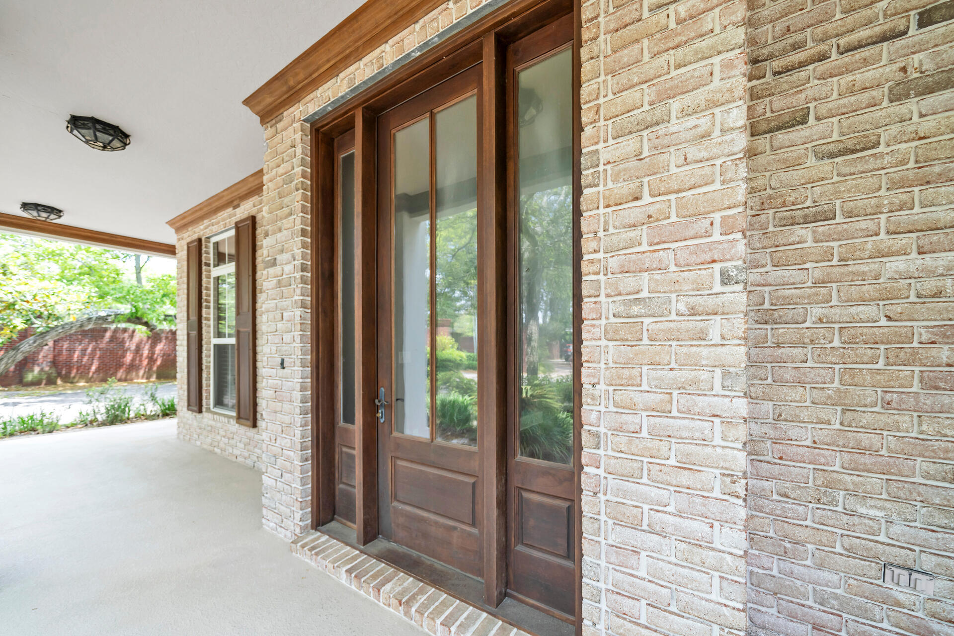 2 Plantation Oaks Drive