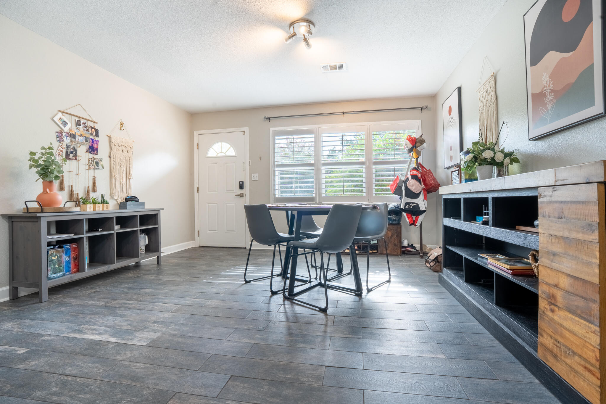 136 NW Robinwood Drive