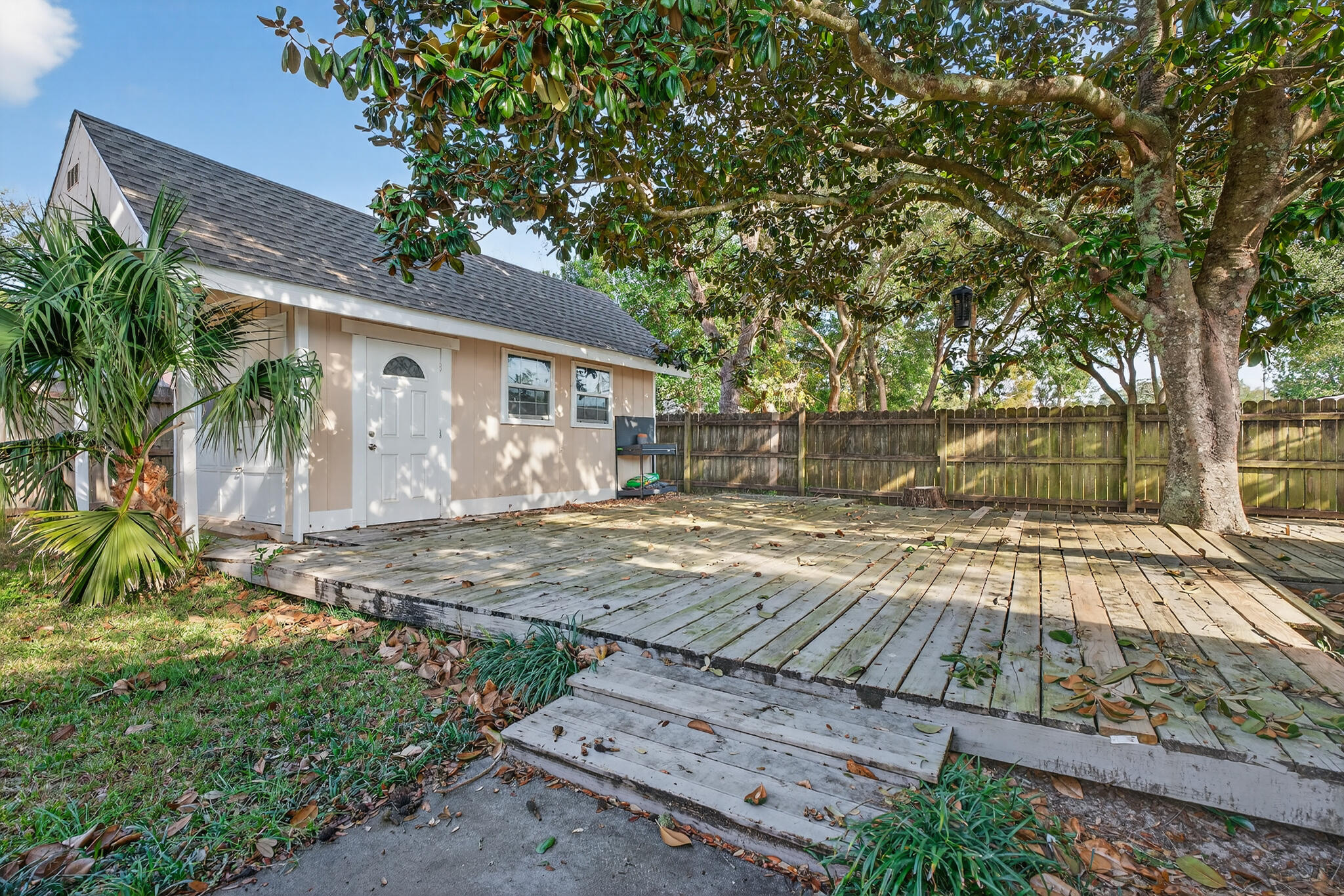 136 NW Robinwood Drive