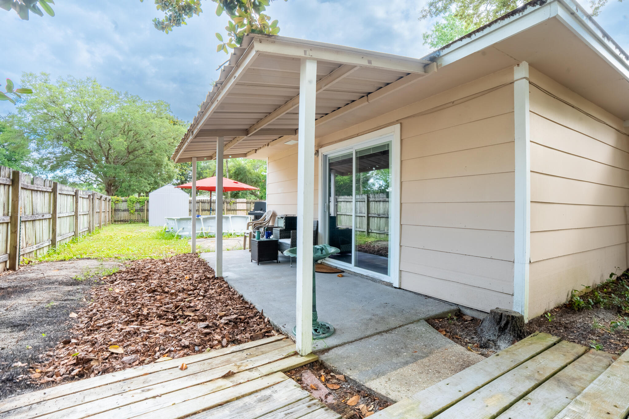 136 NW Robinwood Drive