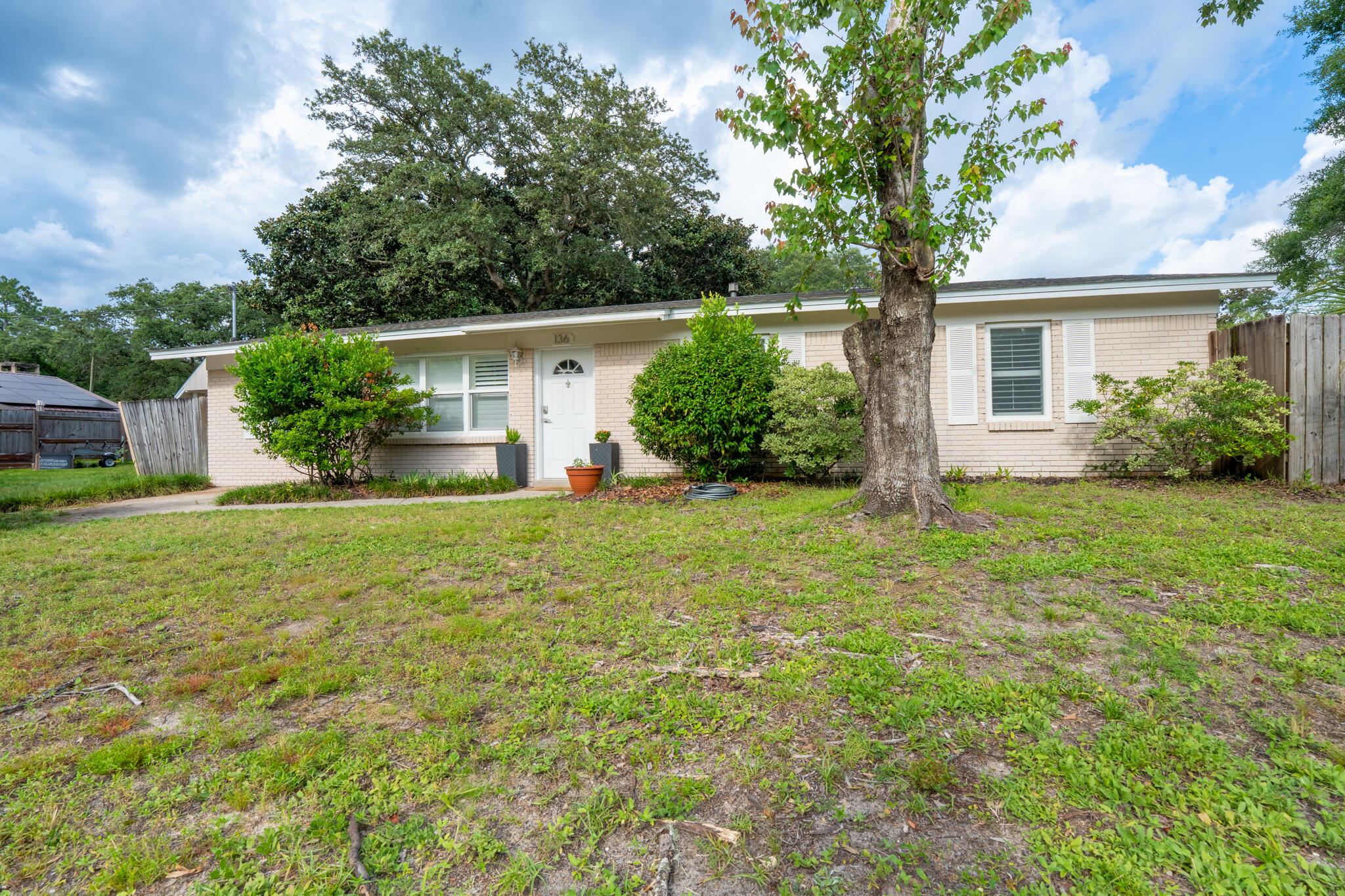 136 NW Robinwood Drive