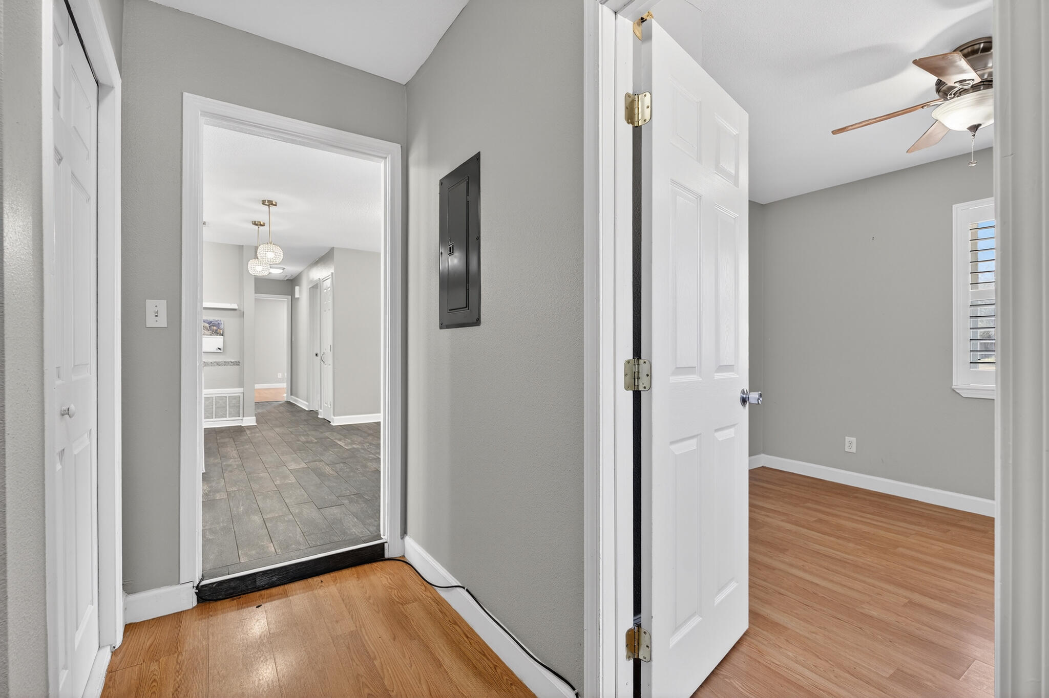 136 NW Robinwood Drive