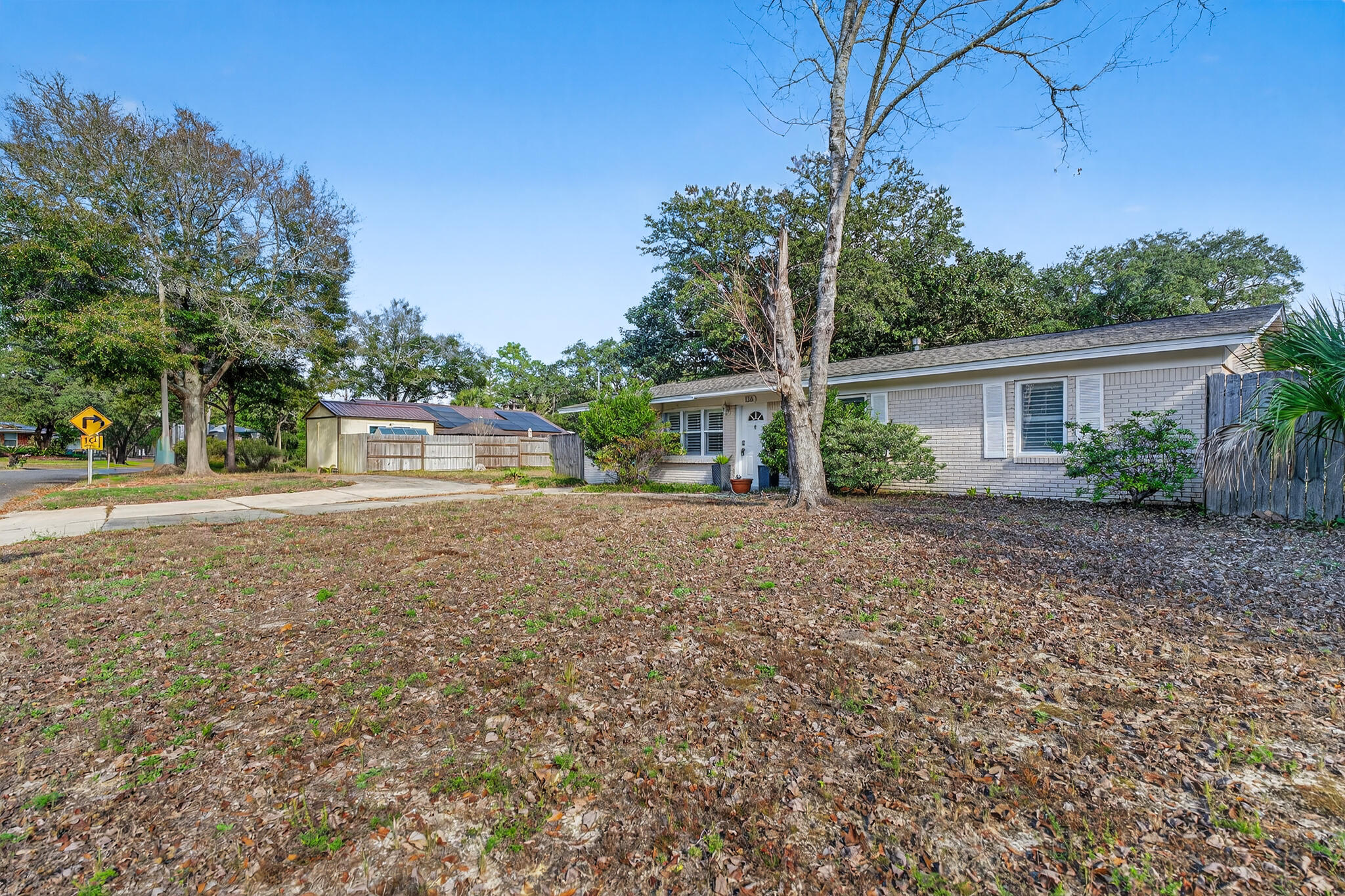 136 NW Robinwood Drive