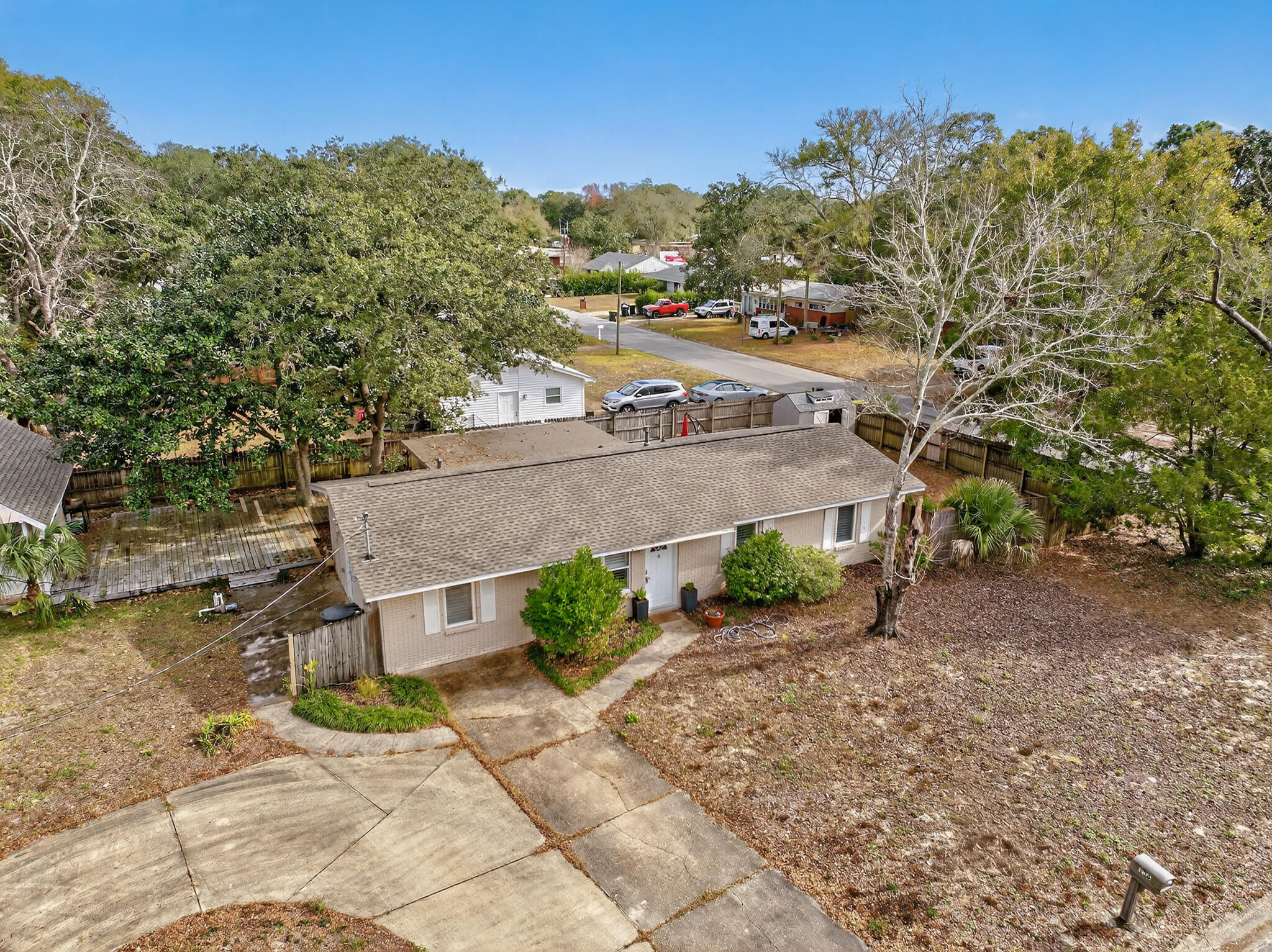 136 NW Robinwood Drive